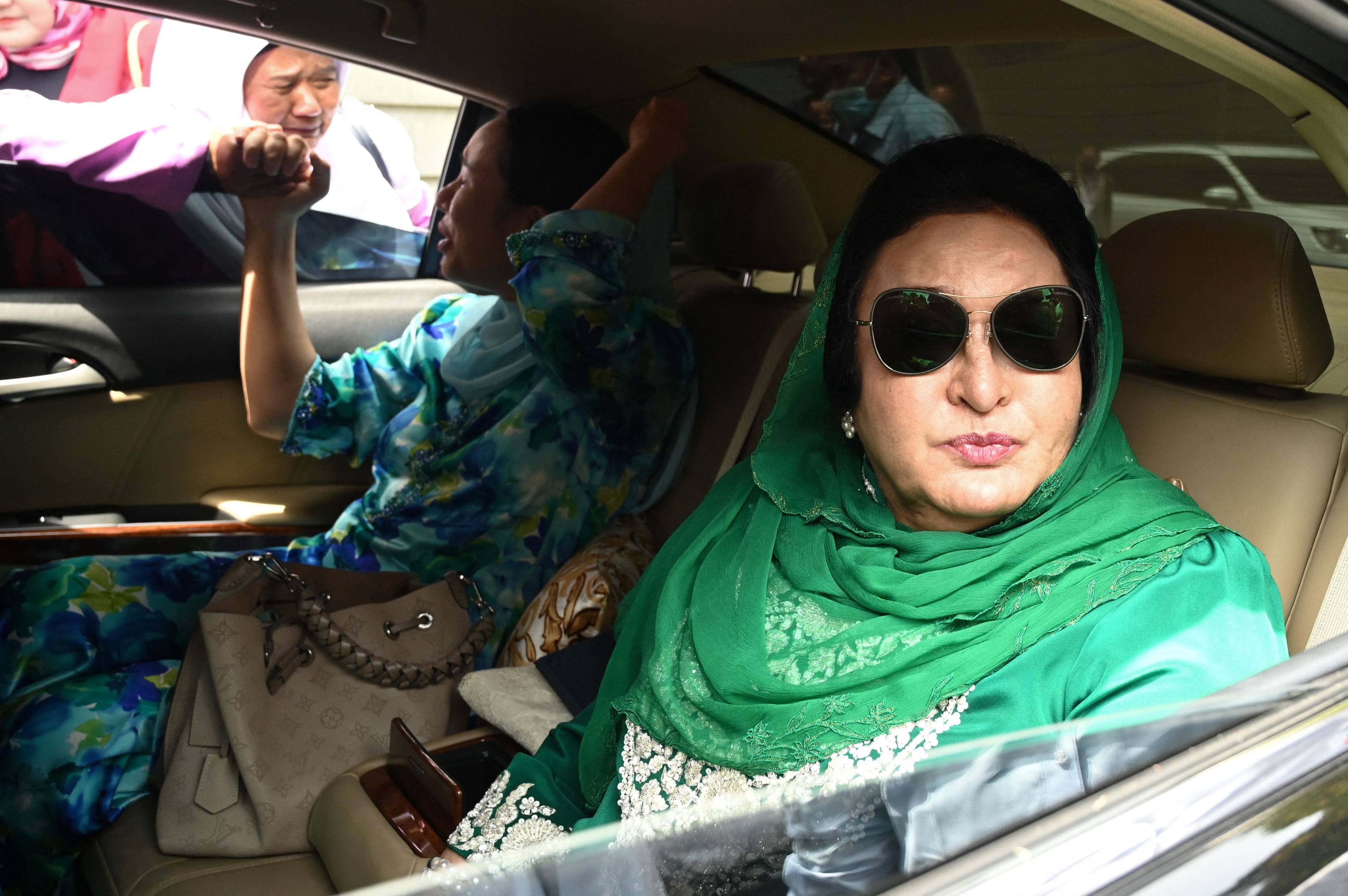 Rosmah Mansor (right), wife of Malaysia’s jailed former prime minister Najib Razak, and their daughter Nooryana Najwa (left) leave the federal court in Putrajaya on March 31, 2023. Photo: AFP 