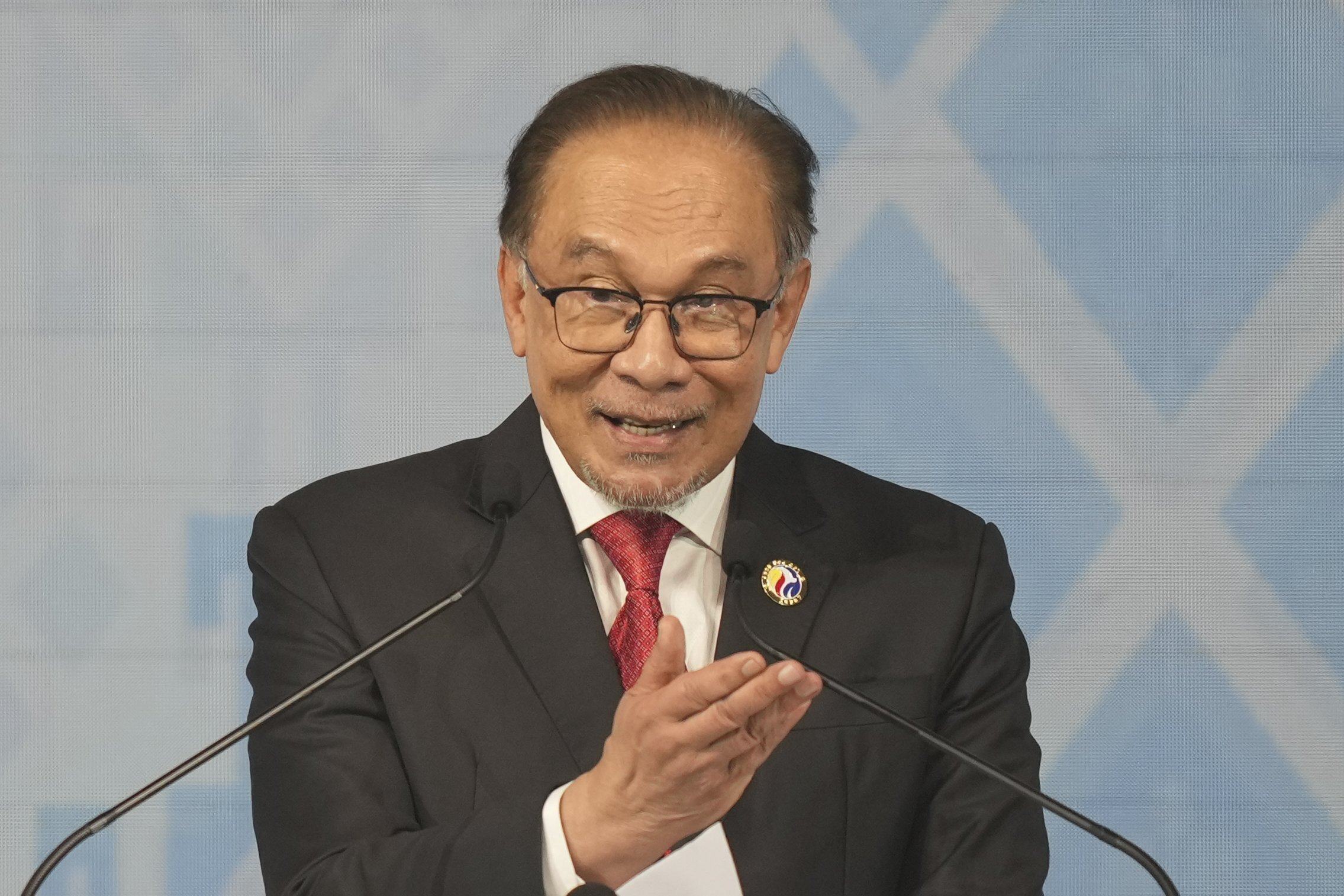 Malaysian Prime Minister Anwar Ibrahim delivers his speech during the closing ceremony of the Association of Southeast Asian Nations (ASEAN) Summit in Vientiane, Laos, on October 11. Photo: AP