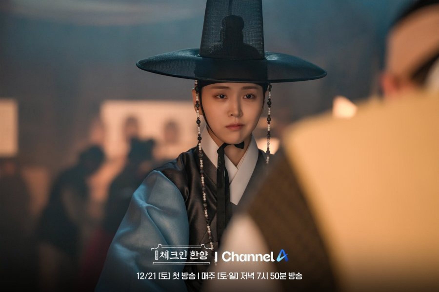 Kim Ji-eun masquerades as a male hotel intern, Hong Deok-soo, in a still from Netflix Korean period drama series Check-in Hanyang.