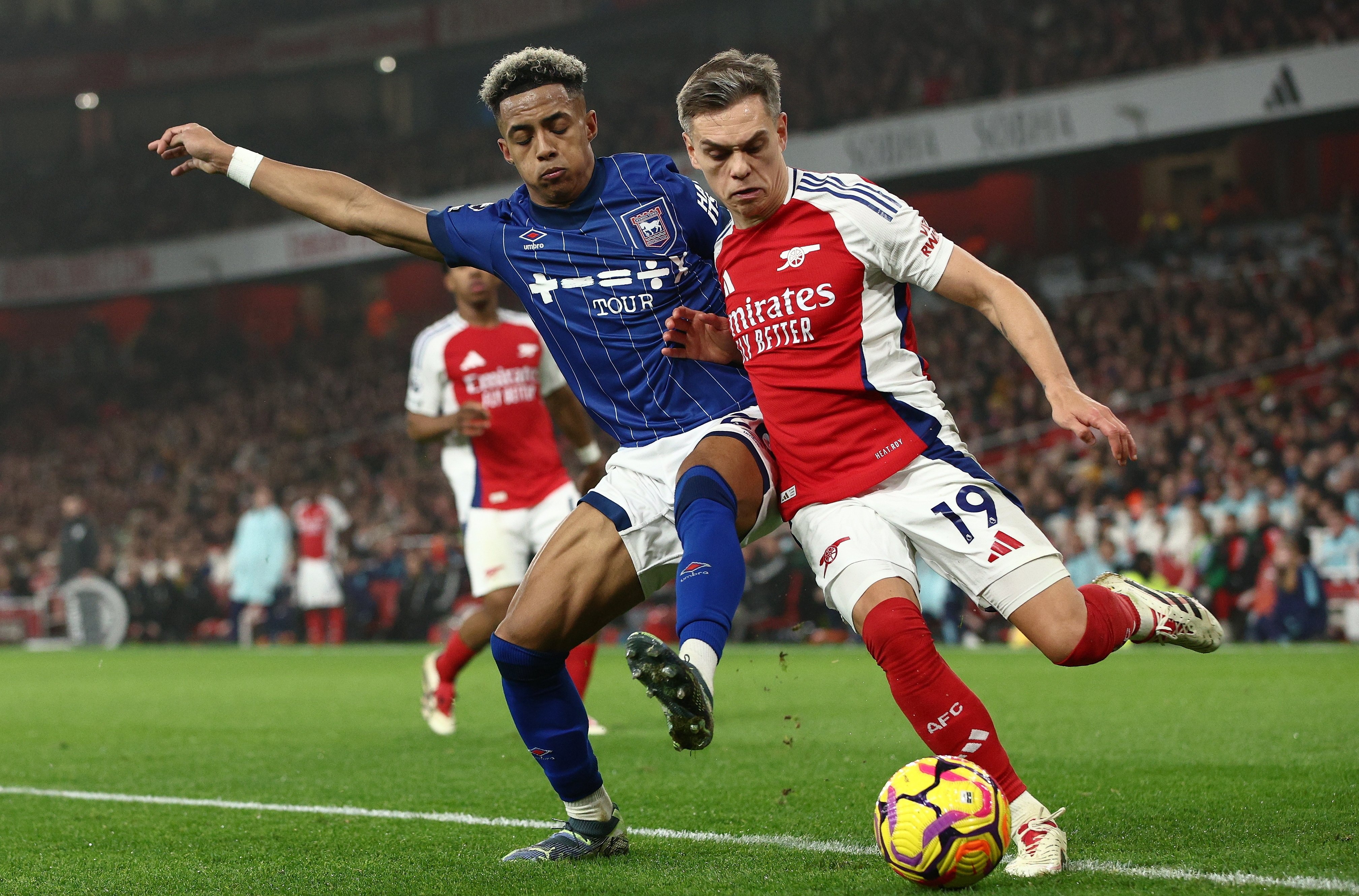 Leandro Trossard of Arsenal fends off Ipswich Town’s Omari Hutchinson. Photo: EPA-EFE