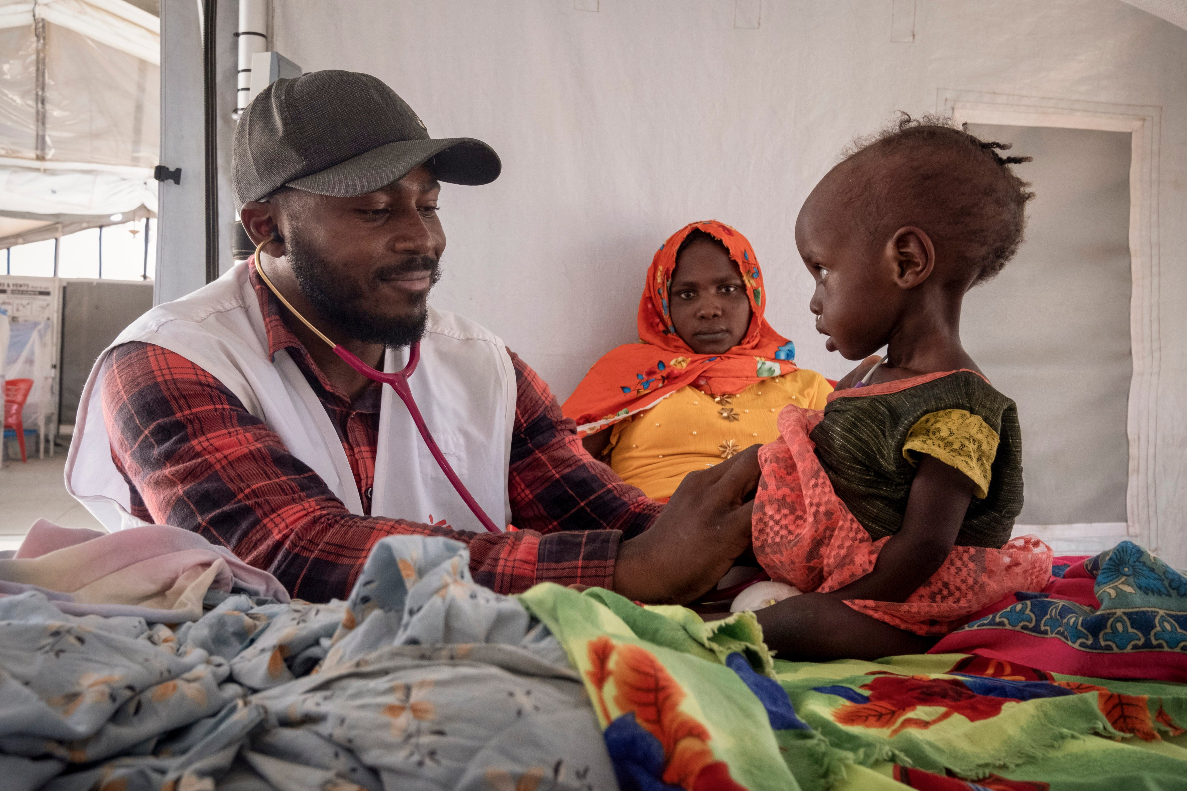 A doctor treats a Sudanese child suffering from malnutrition at an MSF clinic in Metche Camp, Chad, near the Sudanese border, on April 6, 2024. Photo: AP