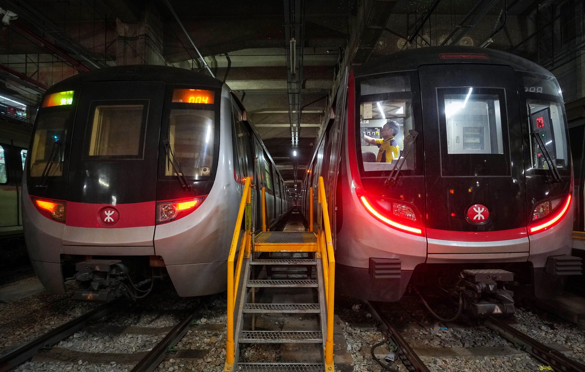 The whole system handles more than 5,300 train trips each day, ensuring transport for more than 5 million daily passengers. Photo: Elson Li