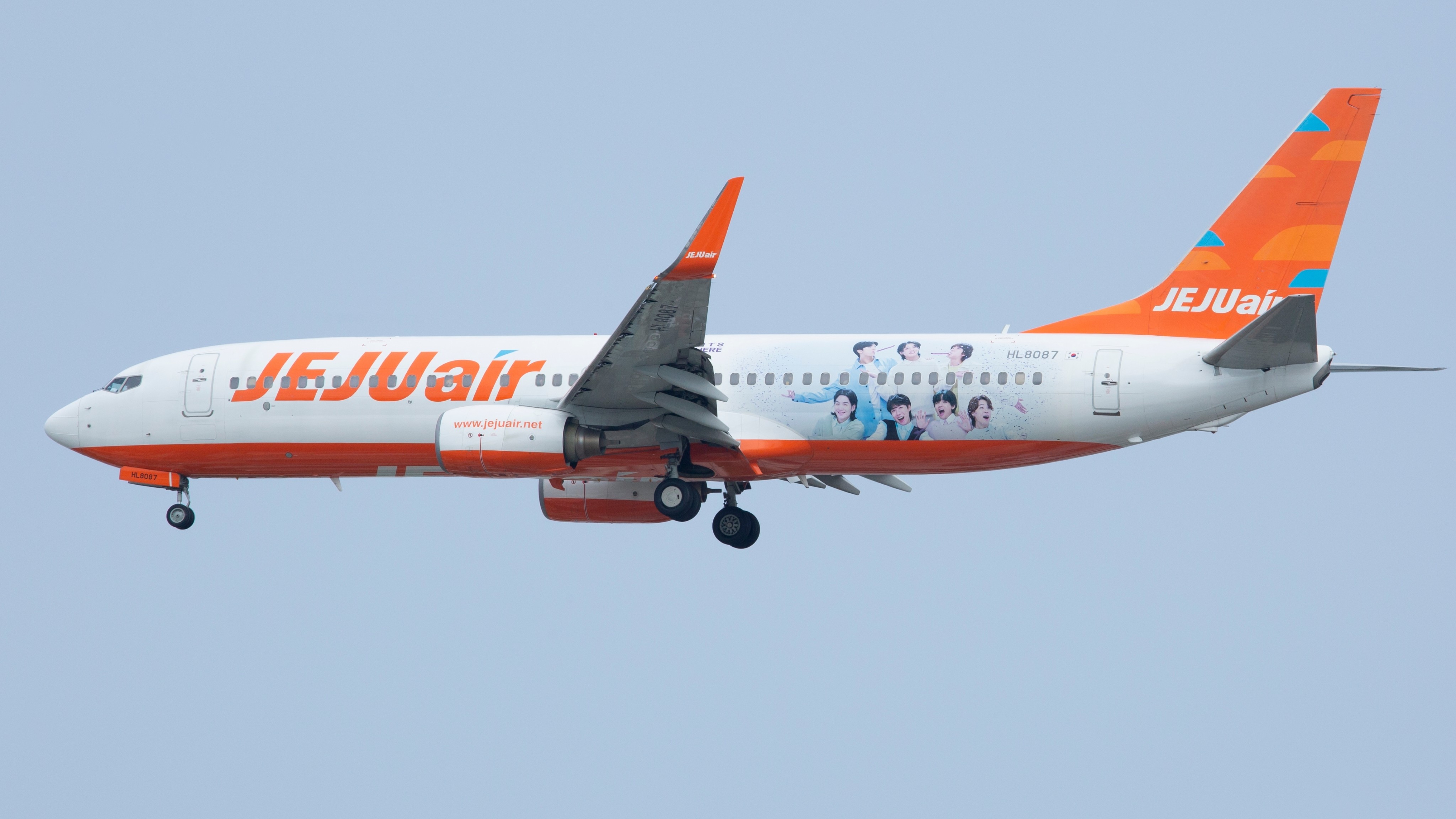 A Jeju Air Boeing 737-8AS approaches Da Nang International Airport. Photo: Shutterstock