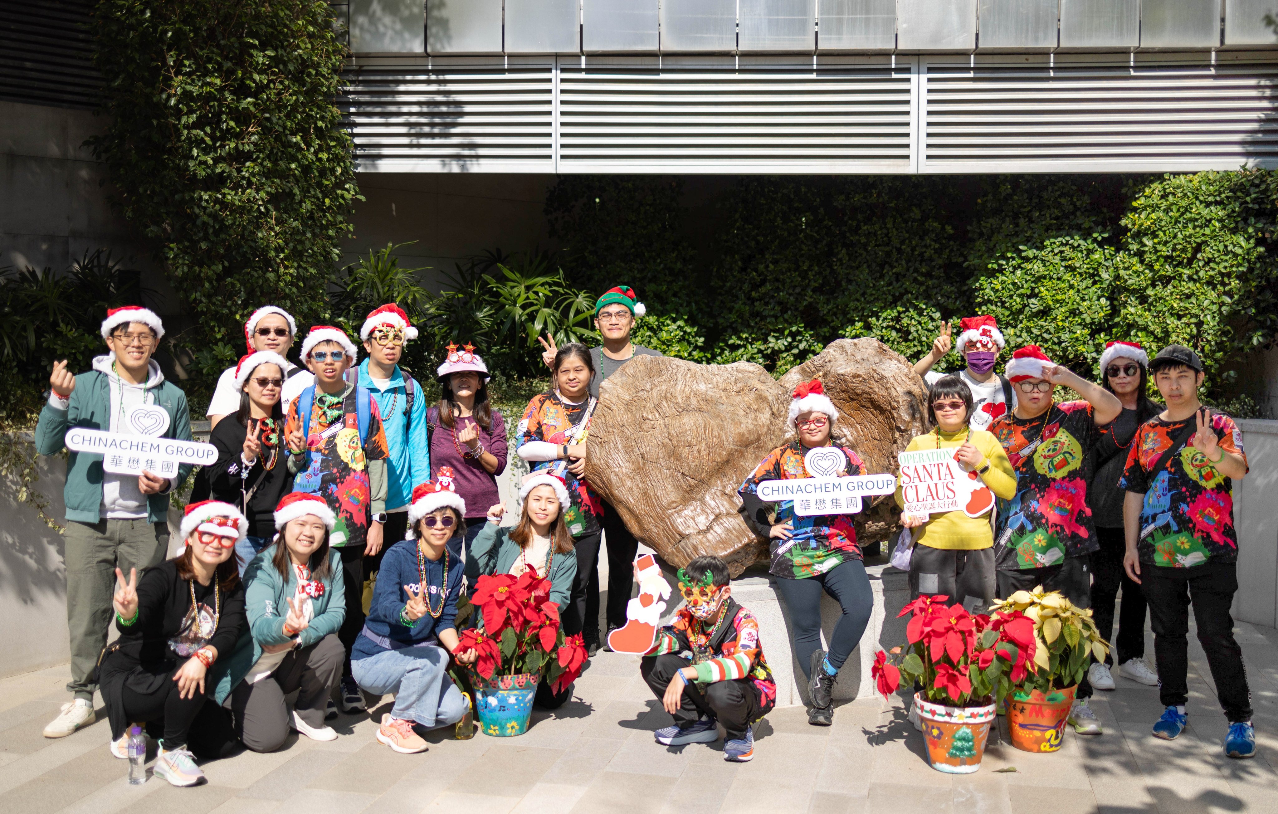 Youngsters with learning disabilities go on a picnic in Hong Kong’s Nina Park. Photo: Lam Lui-kong