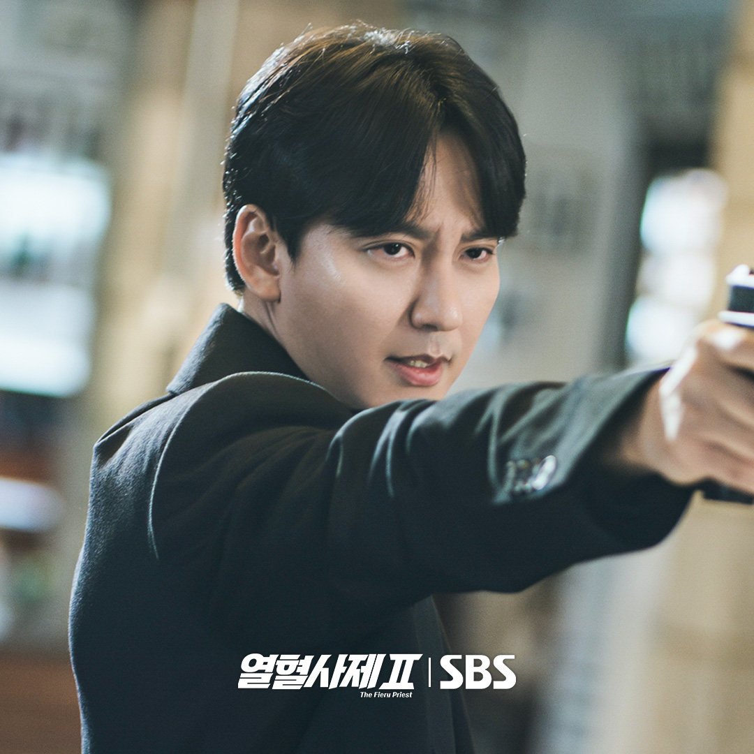 Kim Nam-gil in a still from The Fiery Priest season 2. Lee Ha-nee and Kim Sung-kyun co-star.