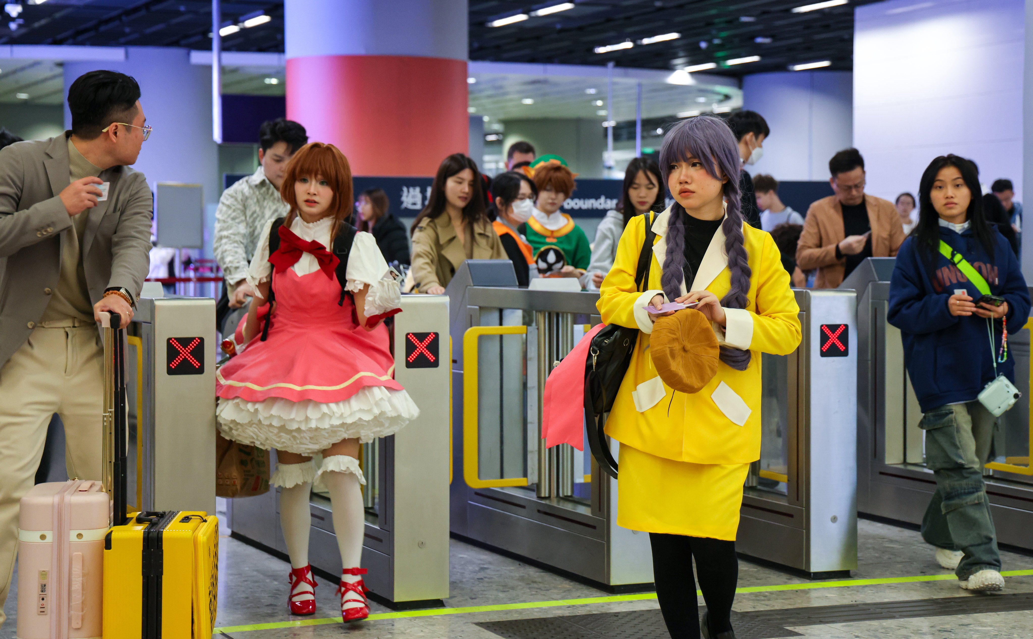 Visitors at the arrival hall of West Kowloon railway station on New Year’s Eve. Photo: Jelly Tse