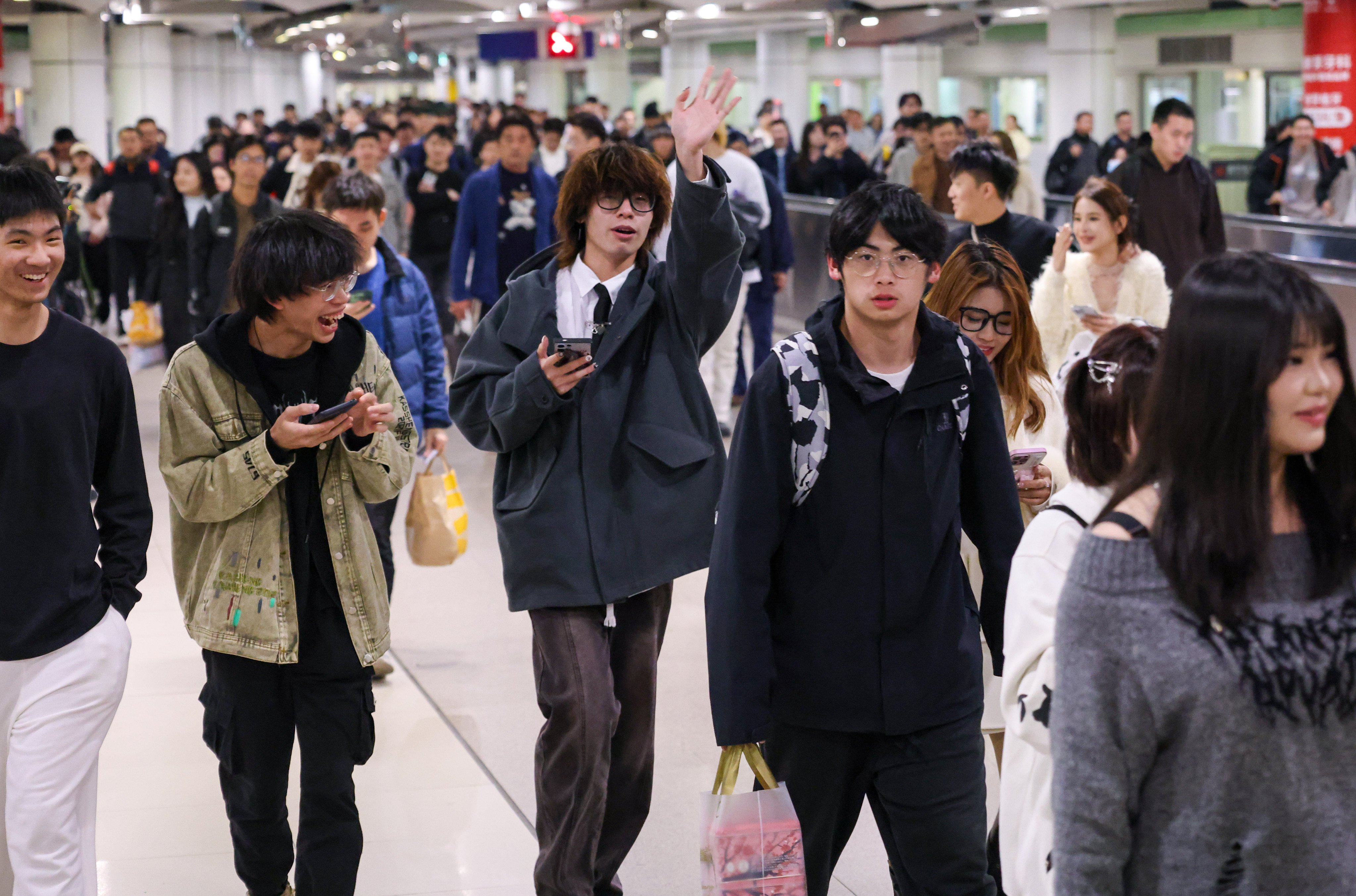 Passengers return to mainland China via Hong Kong’s Lo Wu checkpoint in the early hours of New Year’s Day. Photo: Nora Tam