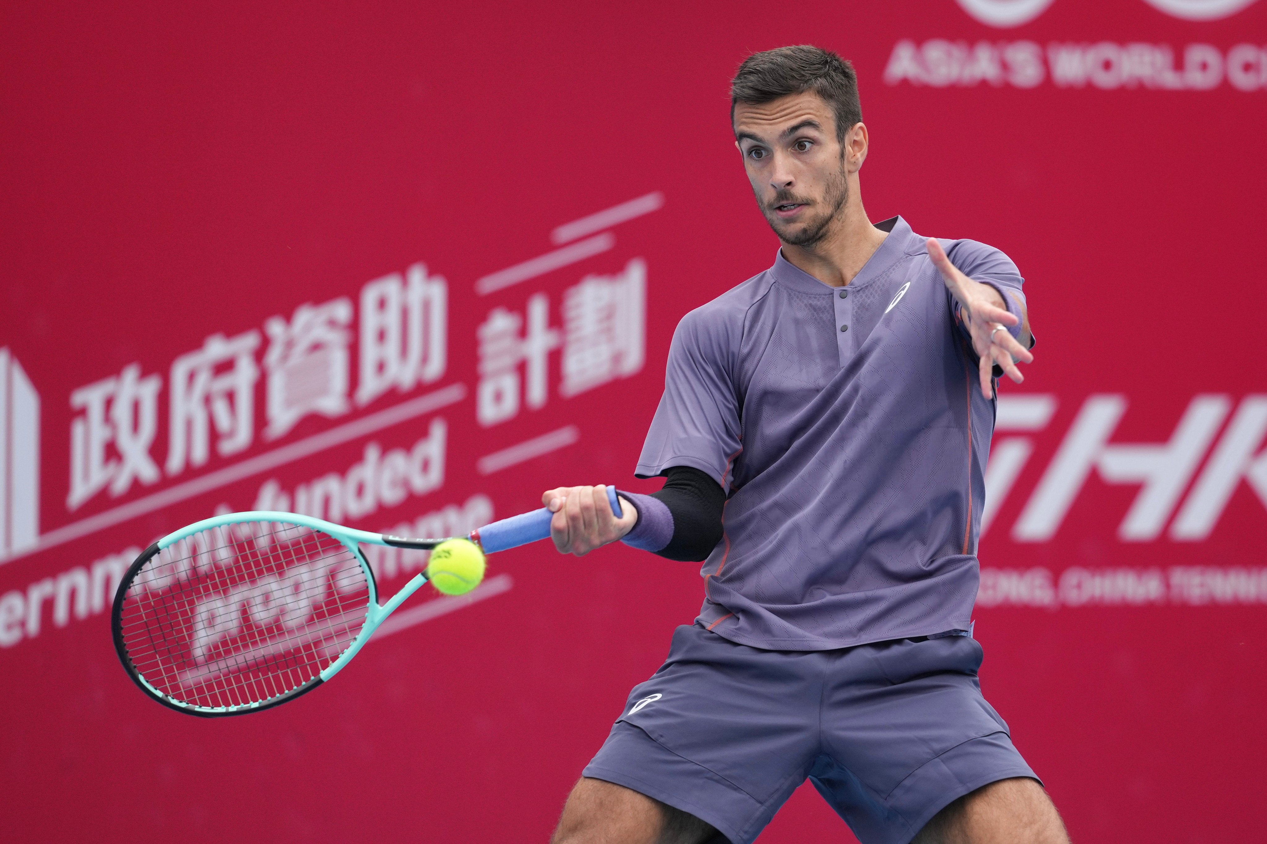 Lorenzo Musetti crashes back a forehand during his victory over Gabriel Diallo. Photo: Elson Li