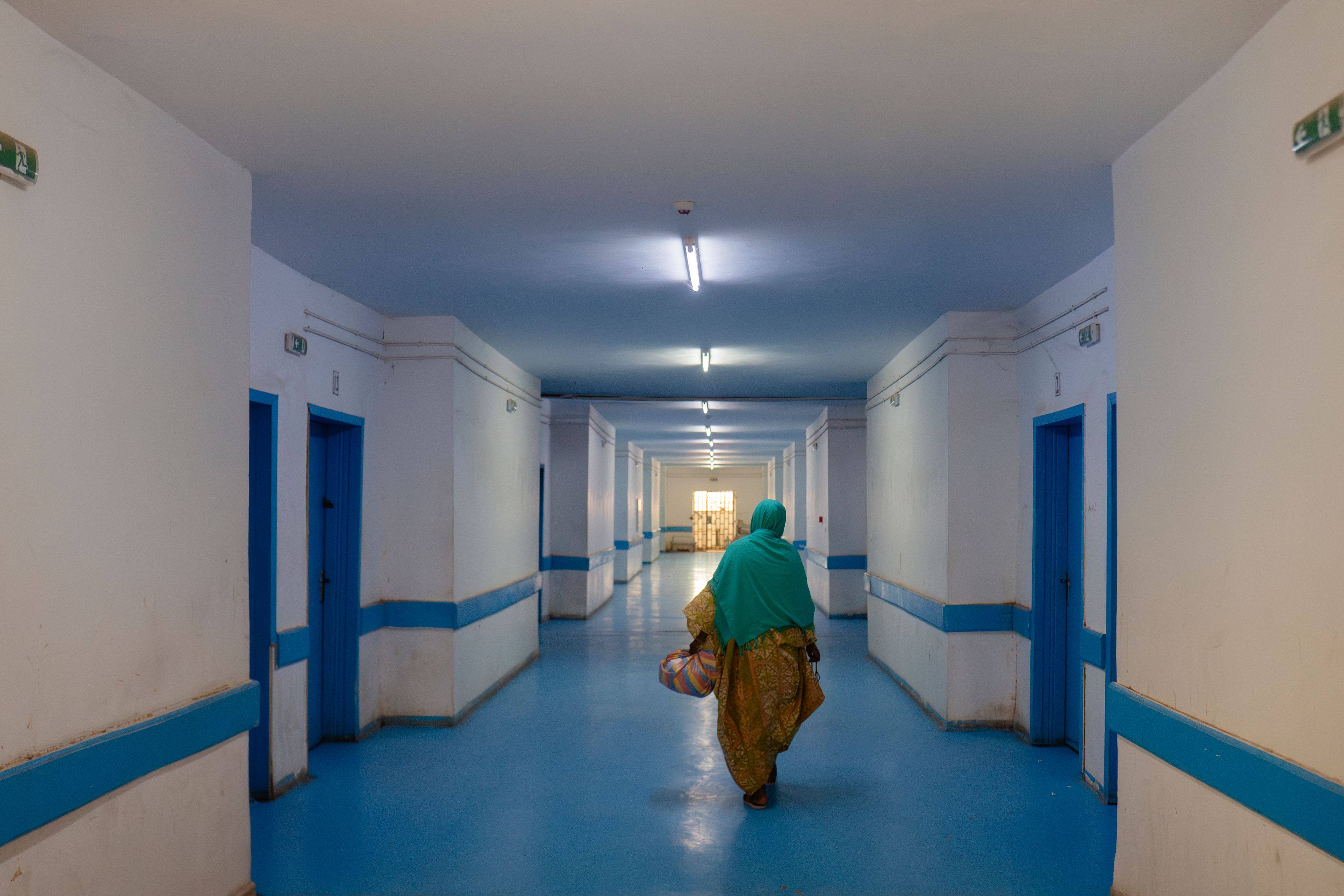 A woman brings food to a relative at the psychiatric centre of the CHS hospital in Nouakchott. Photo: AFP