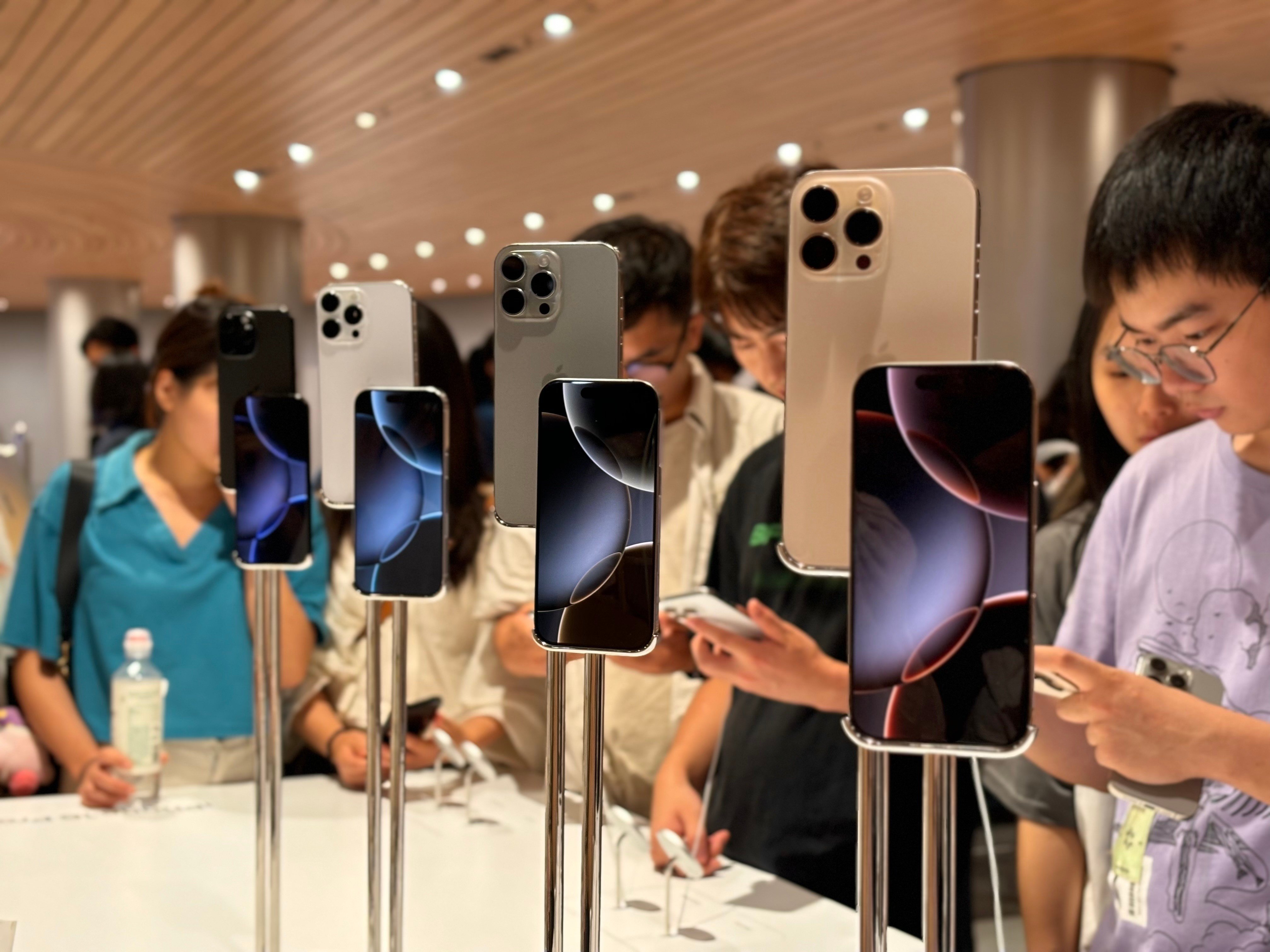 Apple’s latest sales promotion in China, covering iPhones and other products, will also be available at its bricks-and-mortar stores on the mainland. Photo: Shutterstock