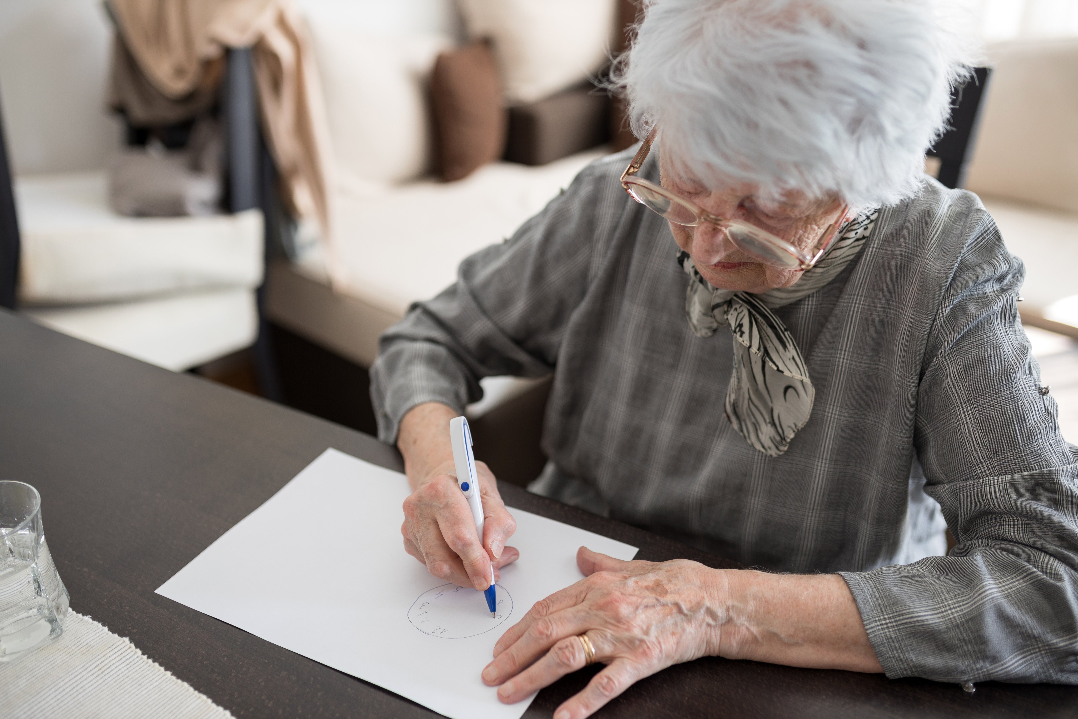 The clock-drawing test requires a person to be able to interpret the placement of the hands in relation to the numbers. It is an ability often lost in people with early dementia. Photo: Shutterstock