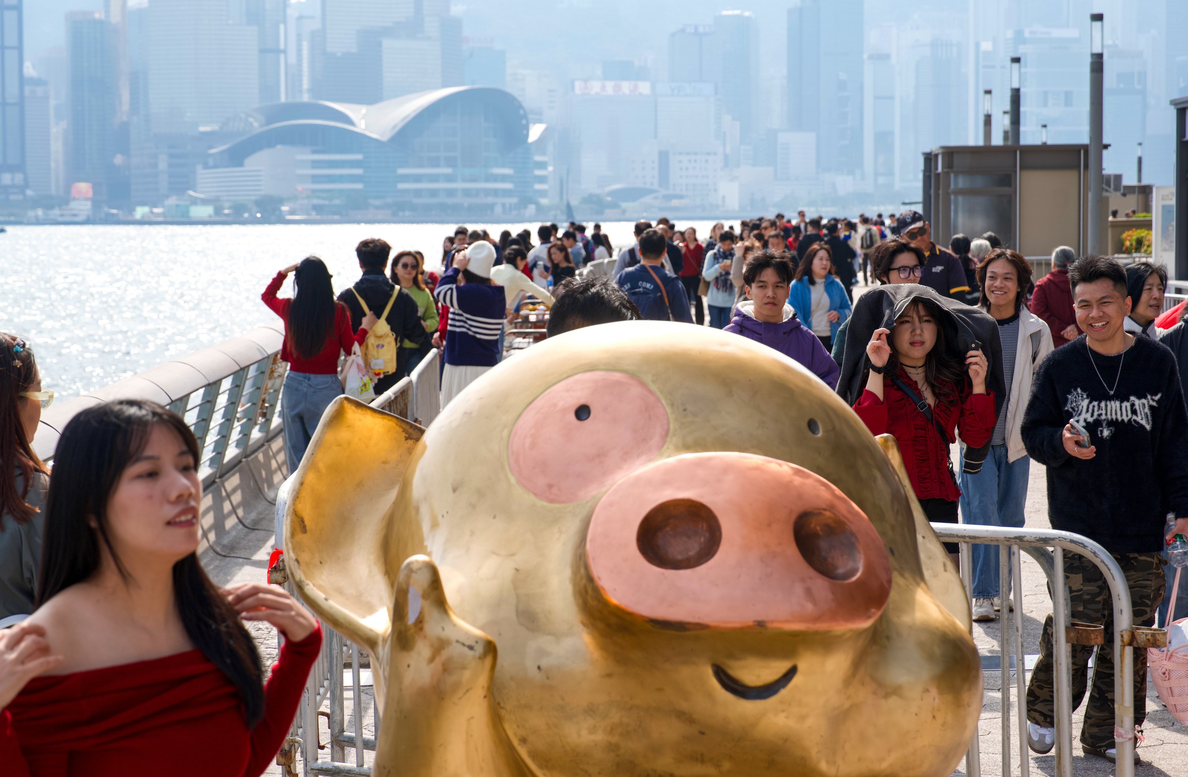 Visitors at the Victoria Harbour waterfront in Tsim Sha Tsui. Photo: Sam Tsang