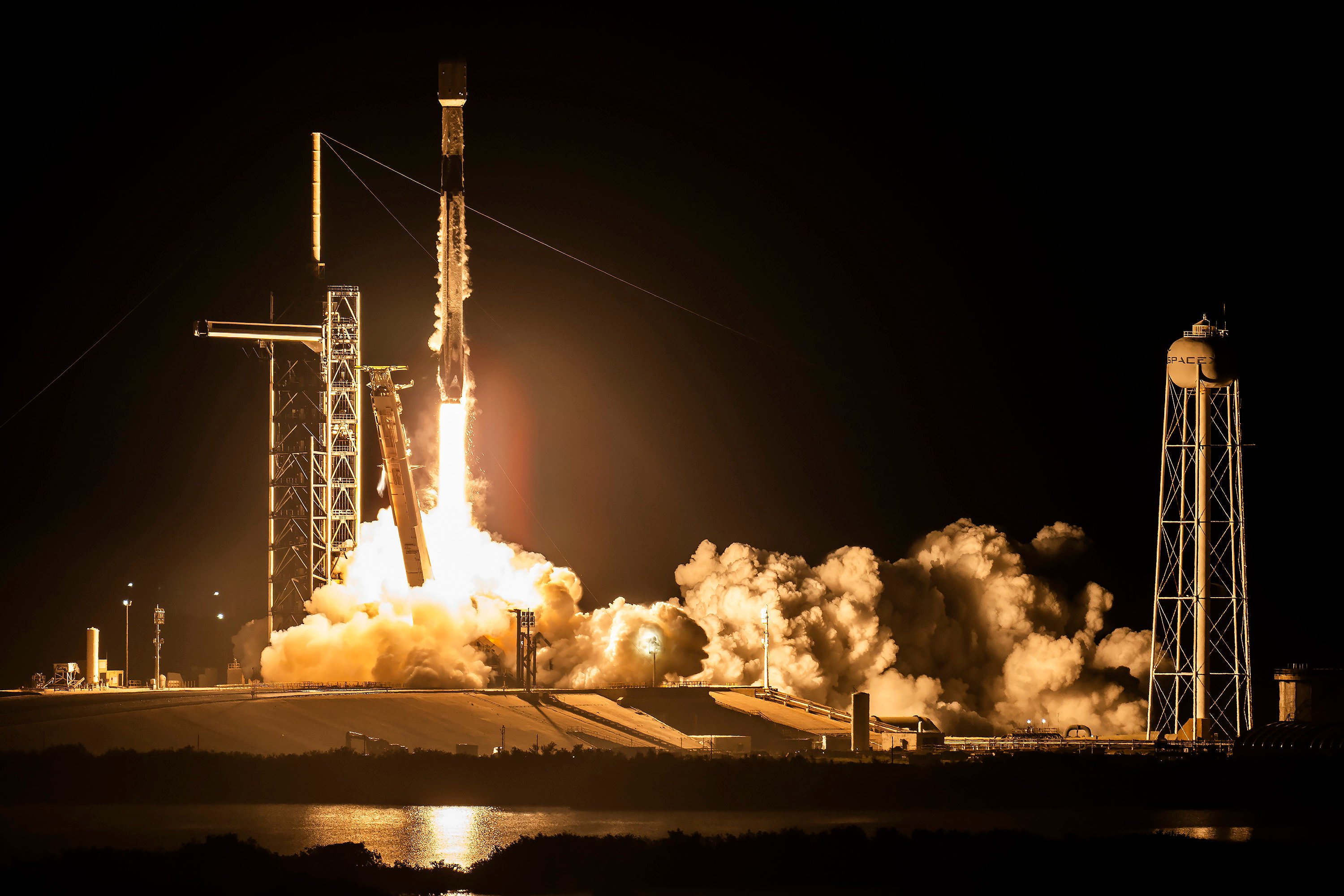 A Falcon 9 rocket carrying 21 Starlink satellites lifted off from Kennedy Space Centre in Florida on December 31, 2024. Photo: SpaceX/TNS