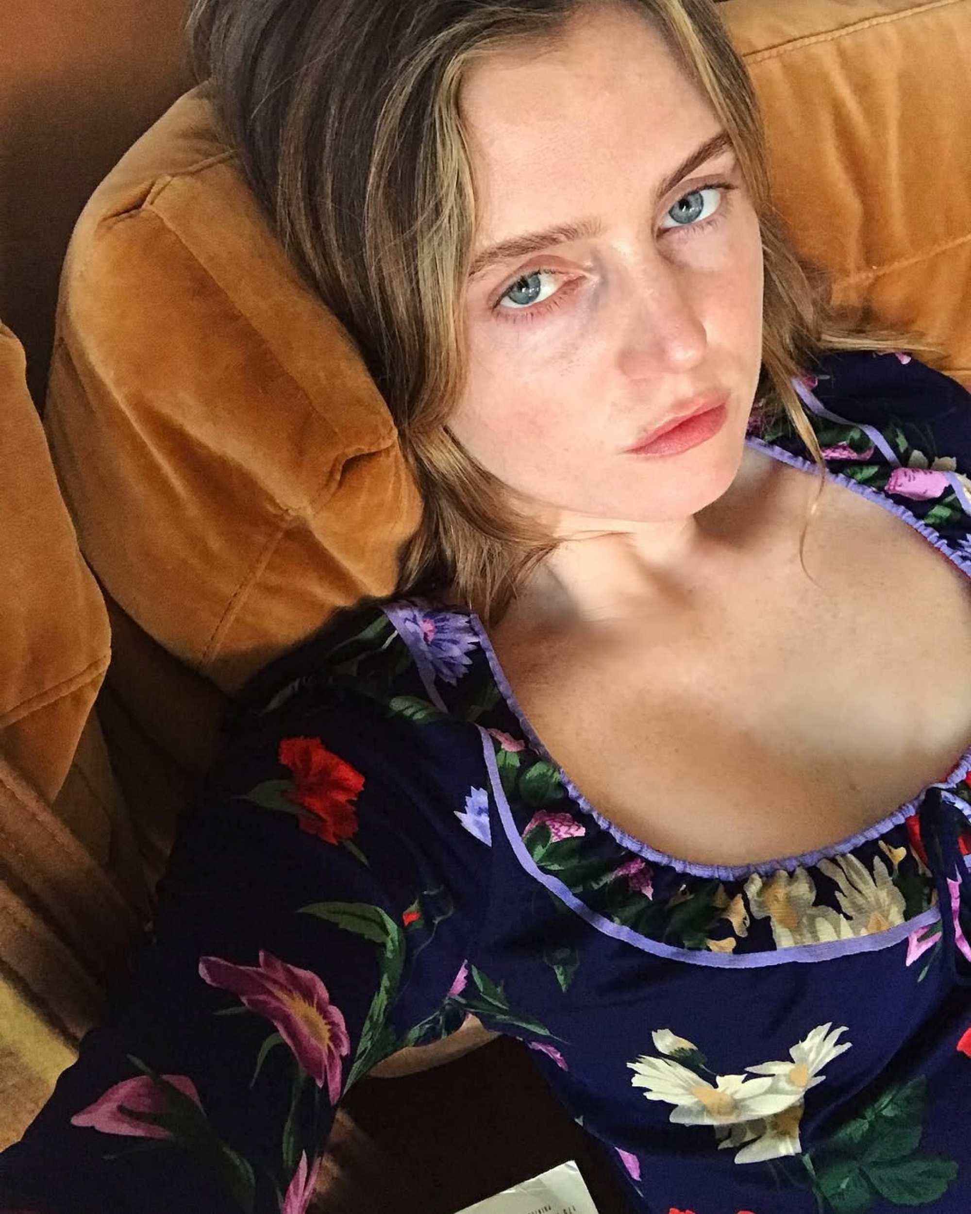 Who is Jack Nicholson's director daughter, Lorraine Nicholson? The  34-year-old was in The Princess Diaries 2, and grew up spending her summers  at the Playboy Mansion with her brother Ray | South, image size:2000x2500