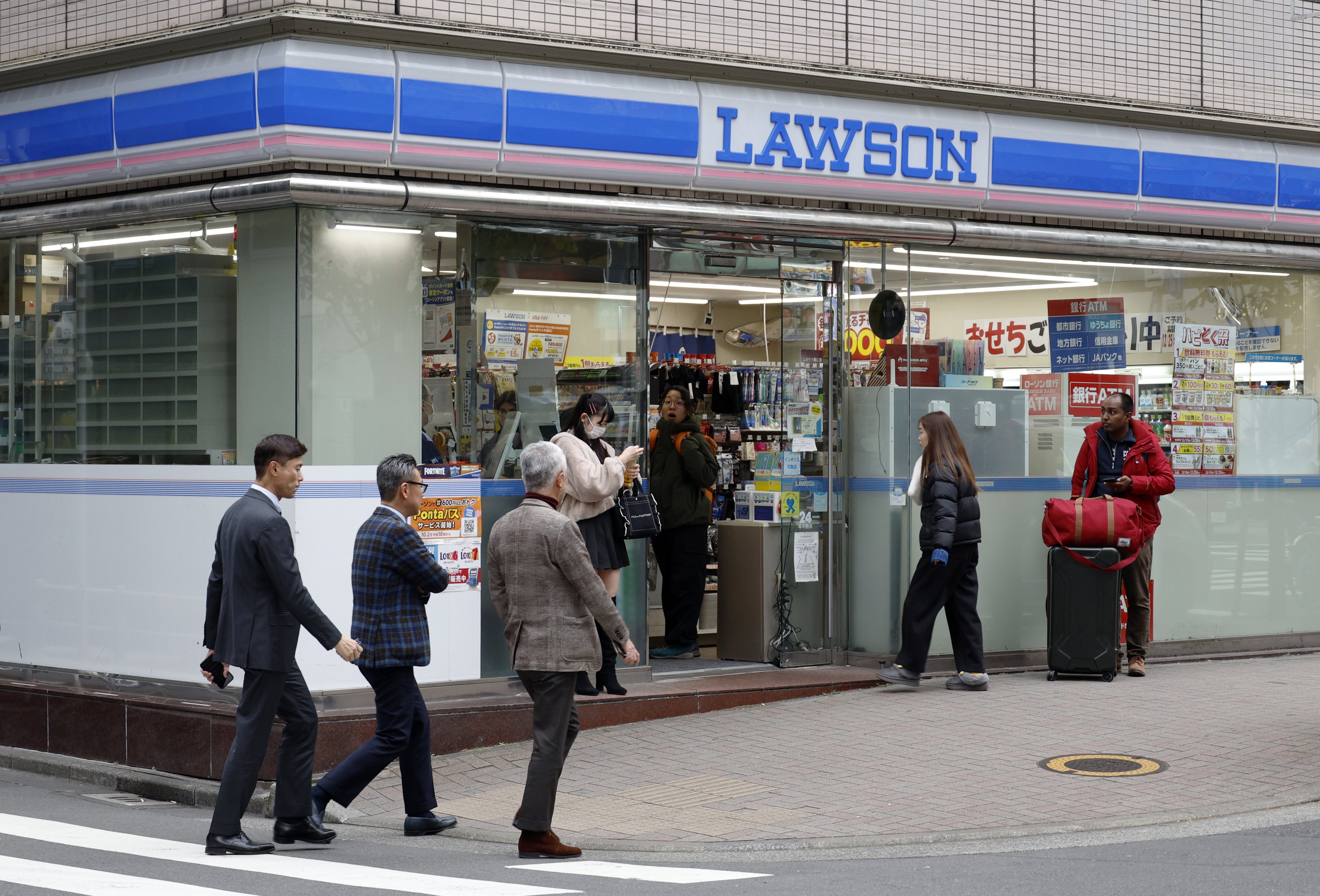 People walk past a Lawson convenience store in Tokyo. Photo: EPA-EFE