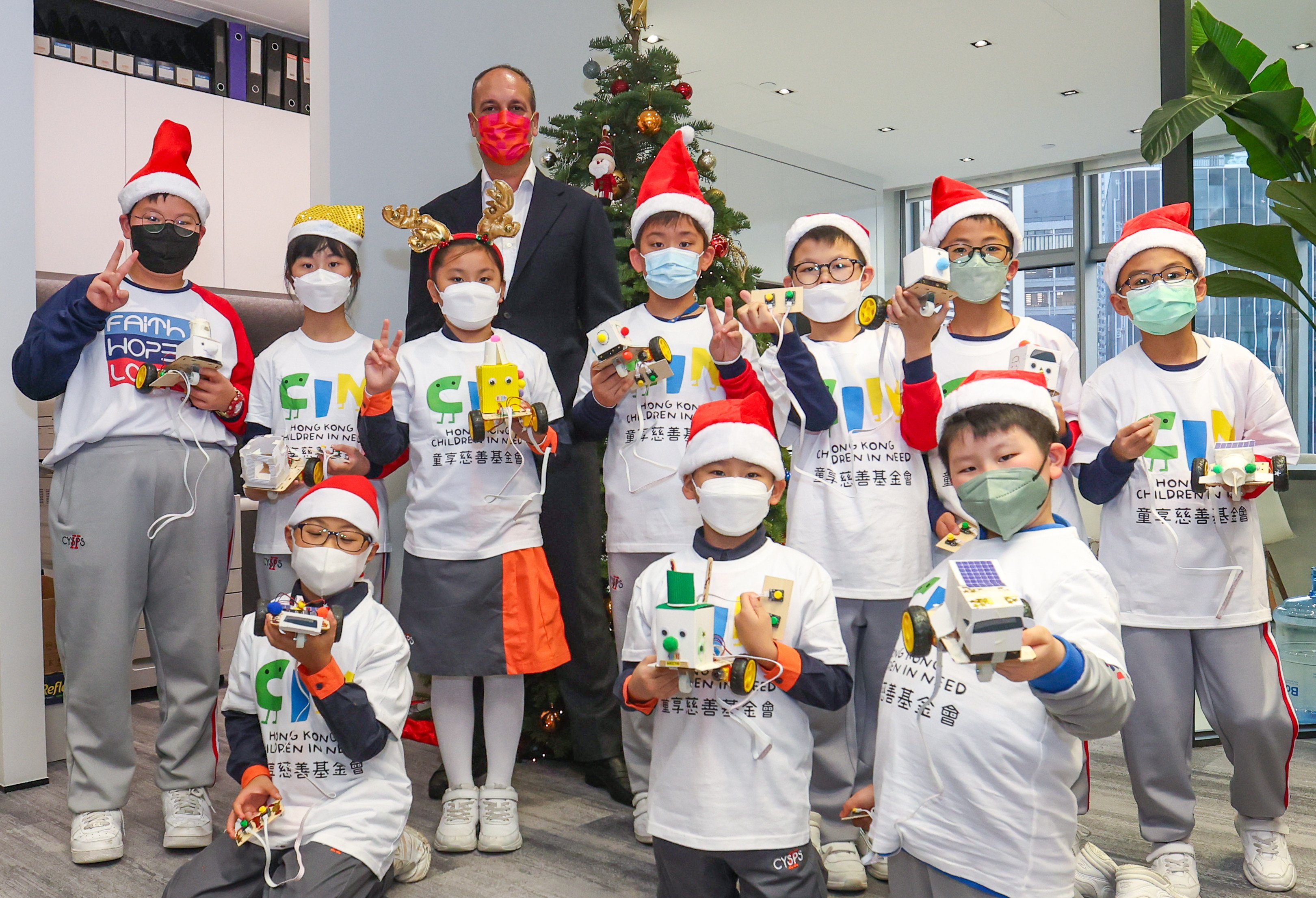 Kurt Ersoy, CEO of Segantii Capital Management, with kids of the Hong Kong Children in Need Foundation. Photo: Edmond So