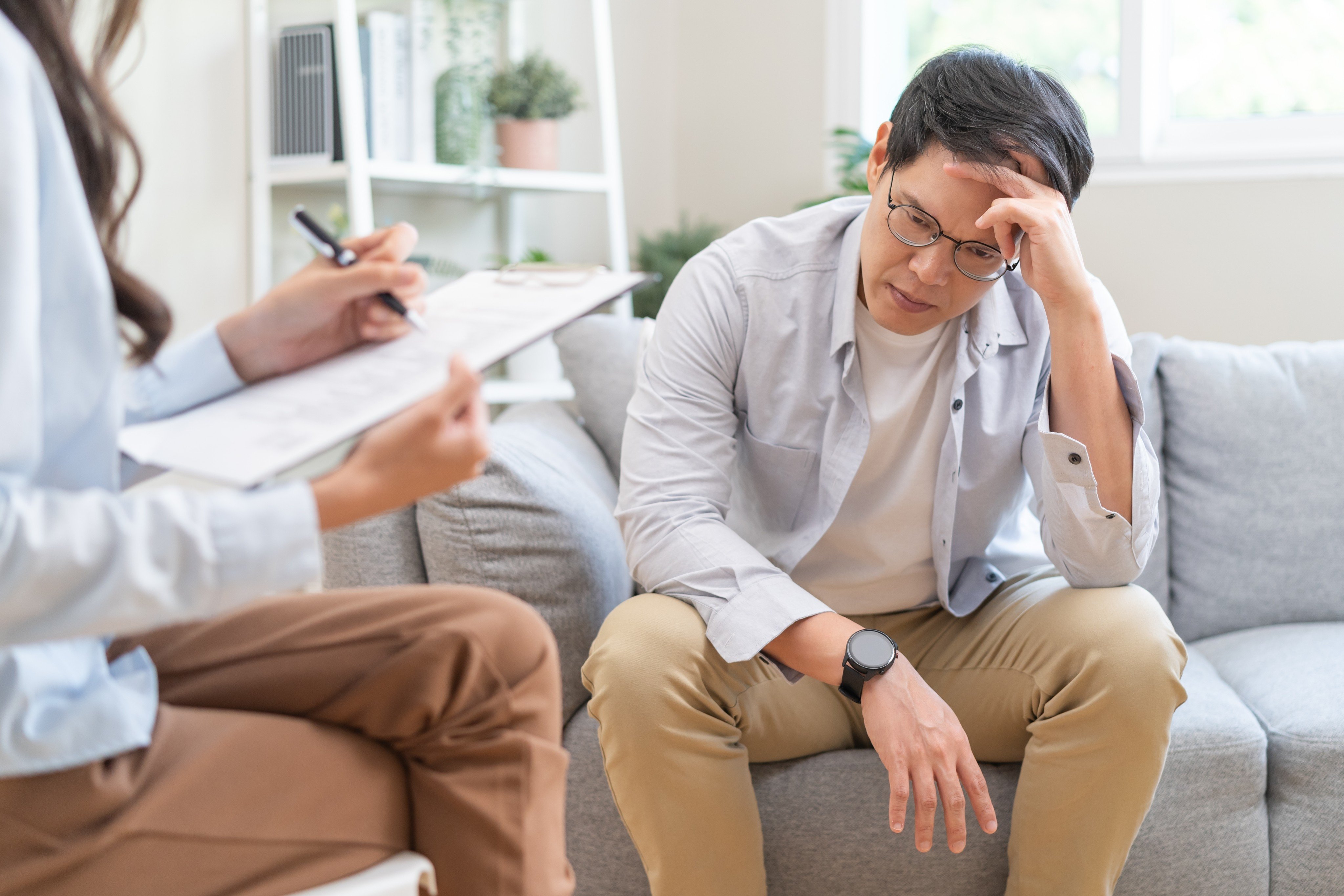 A man answers a questionnaire at a mental health clinic. Photo: Shutterstock