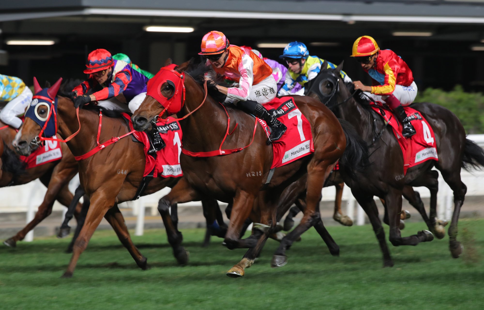 Helene Feeling storms home under Harry Bentley to claim the January Cup.