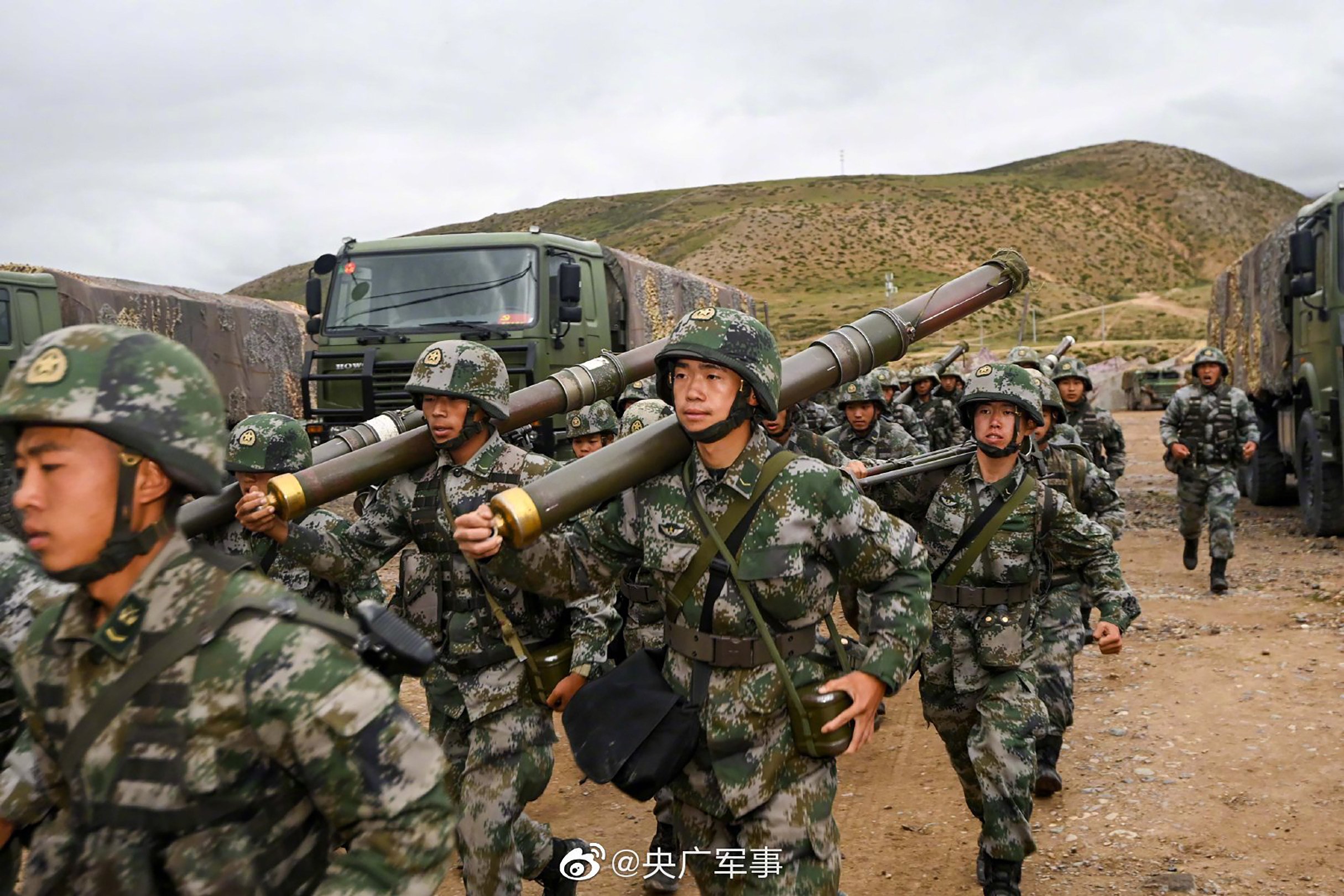 PLA troops stationed in China’s Himalayan border region now have better access to oxygen supplies, according to the Chinese military. Photo: Weibo