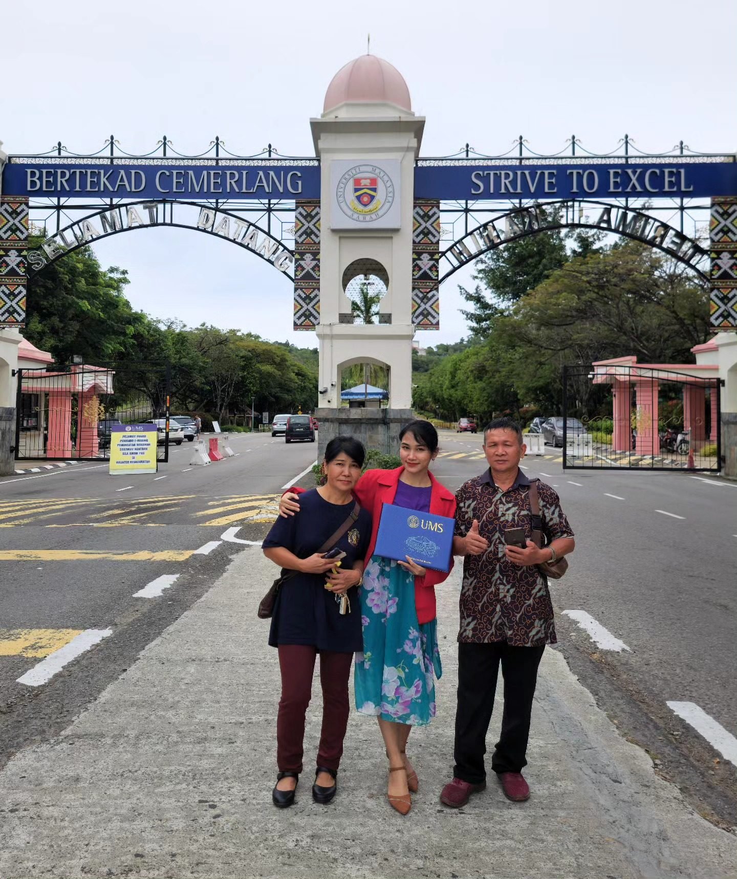 Veveonah Mosibin (centre) with her parents in Sabah. Photo: Facebook/veveonah.mosibin