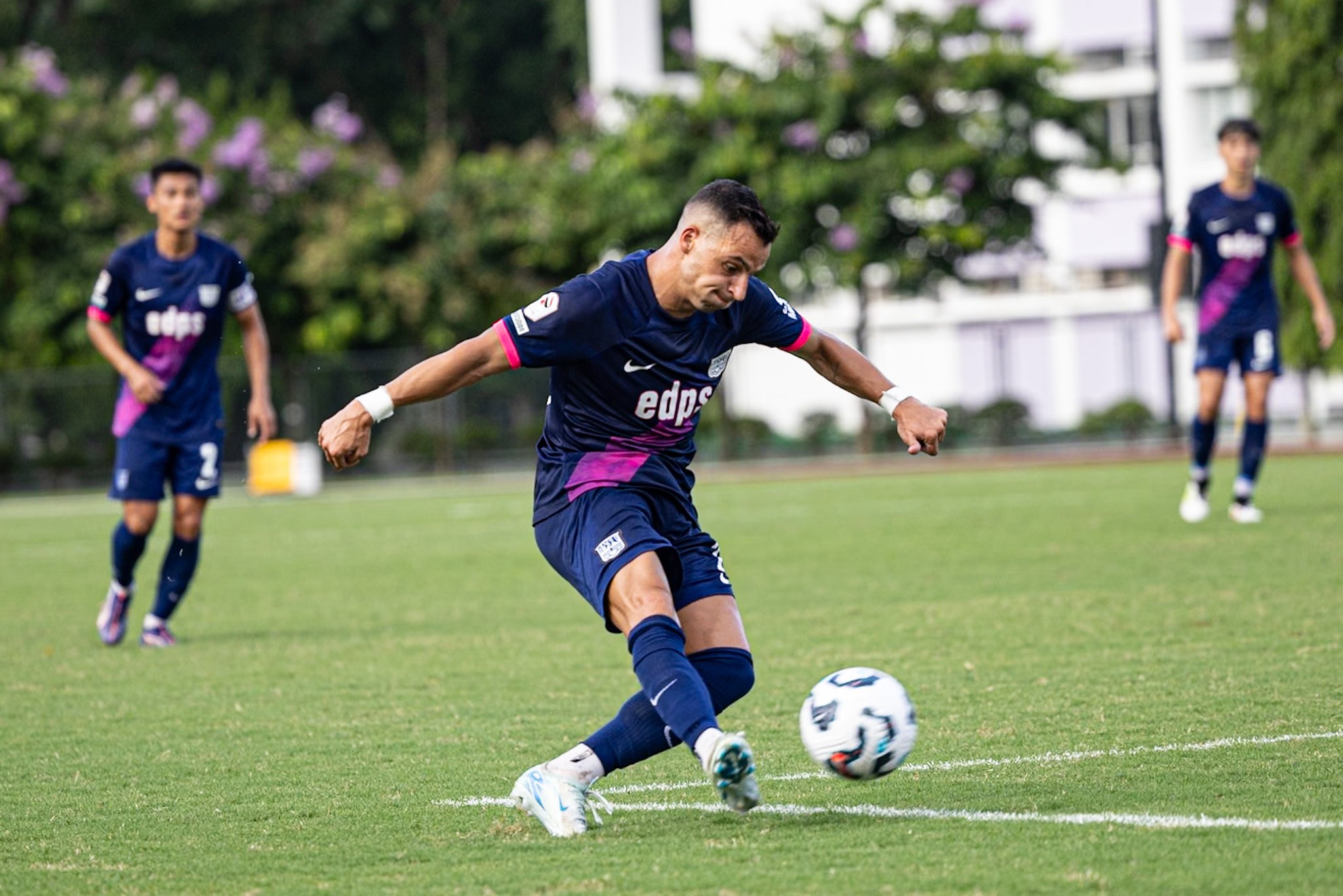 Portuguese Machado delivers a cross during one of his early Kitchee outings. Photo: Kitchee SC