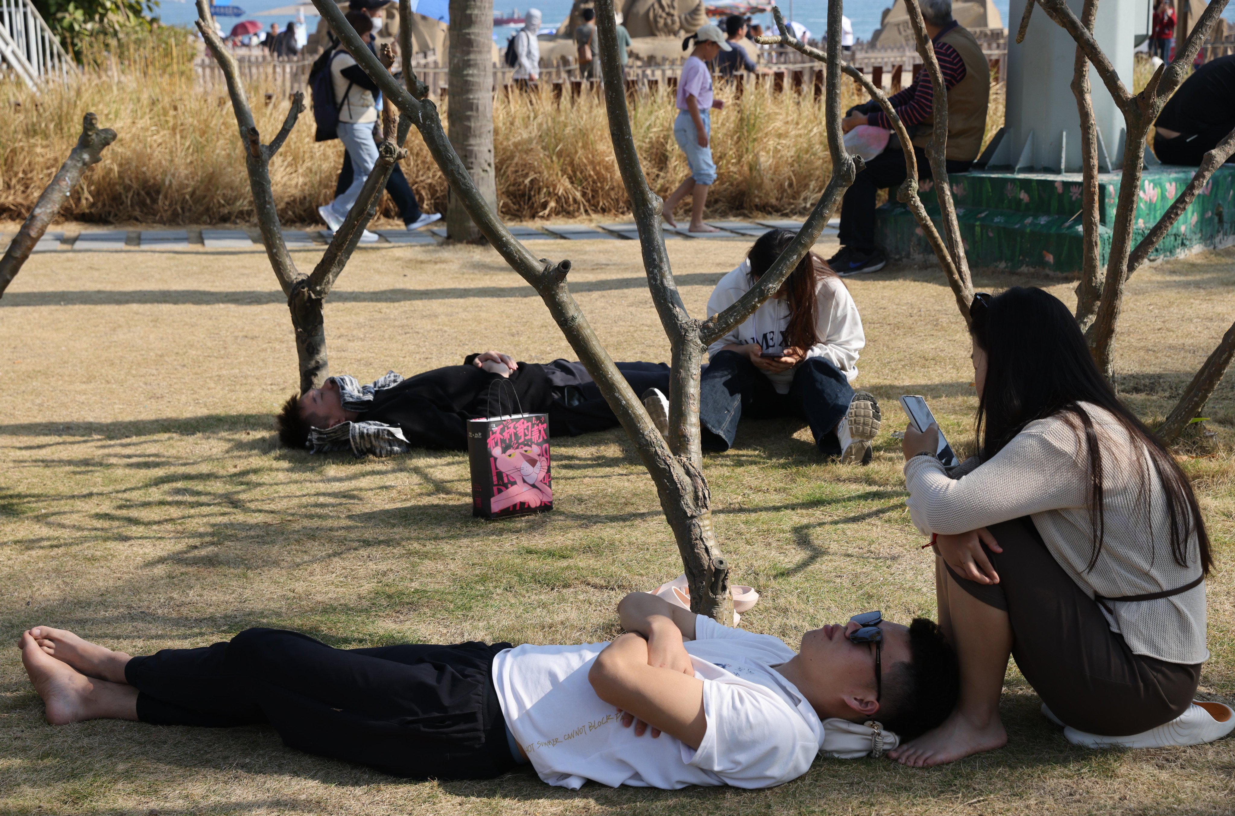 People enjoy a day out at Dameisha beach in Shenzhen on January 6, 2024. Photo: Yik Yeung-man