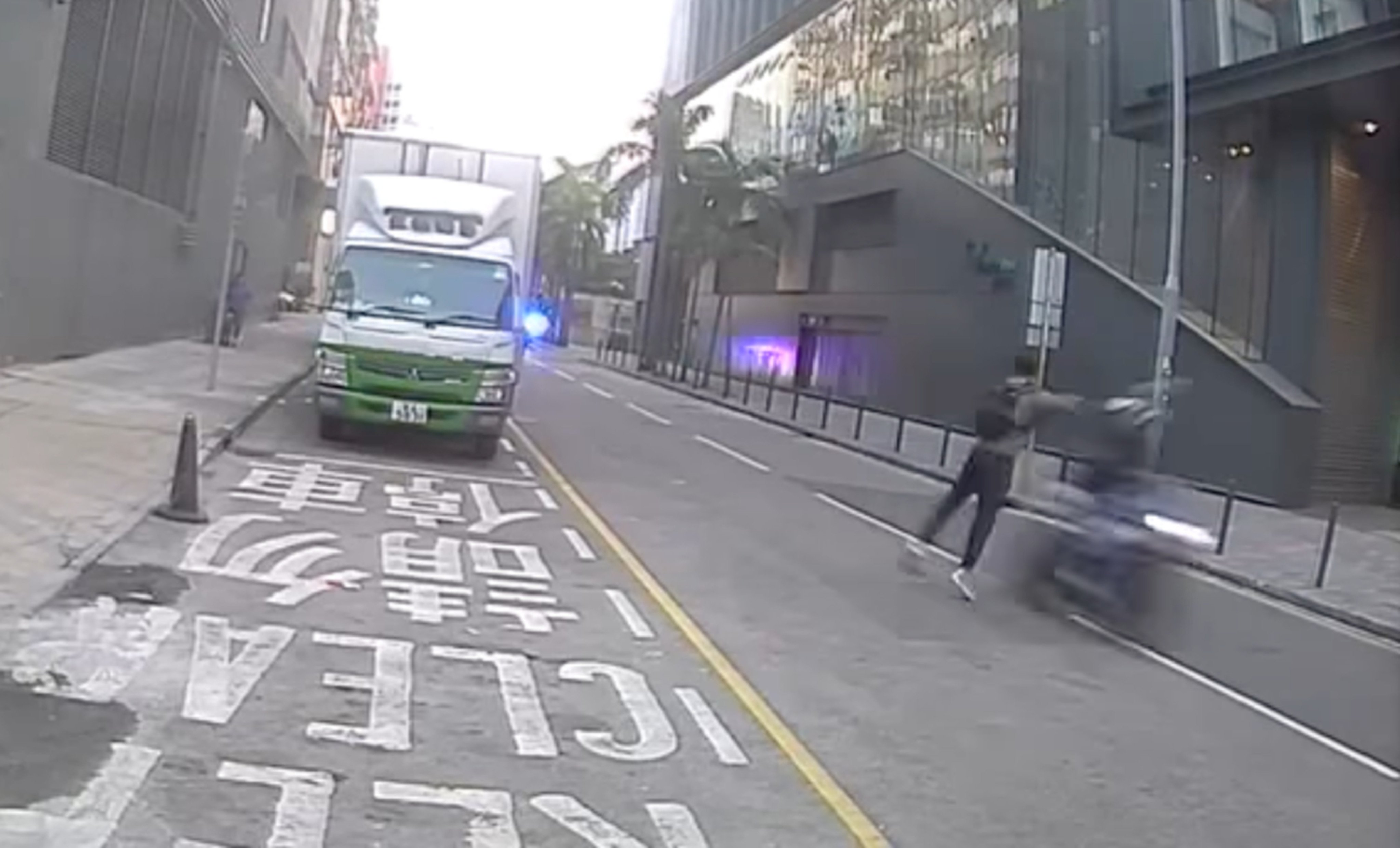 A screengrab from dashcam footage of the incident in Kowloon Bay. Photo: Facebook/Bosco Chu