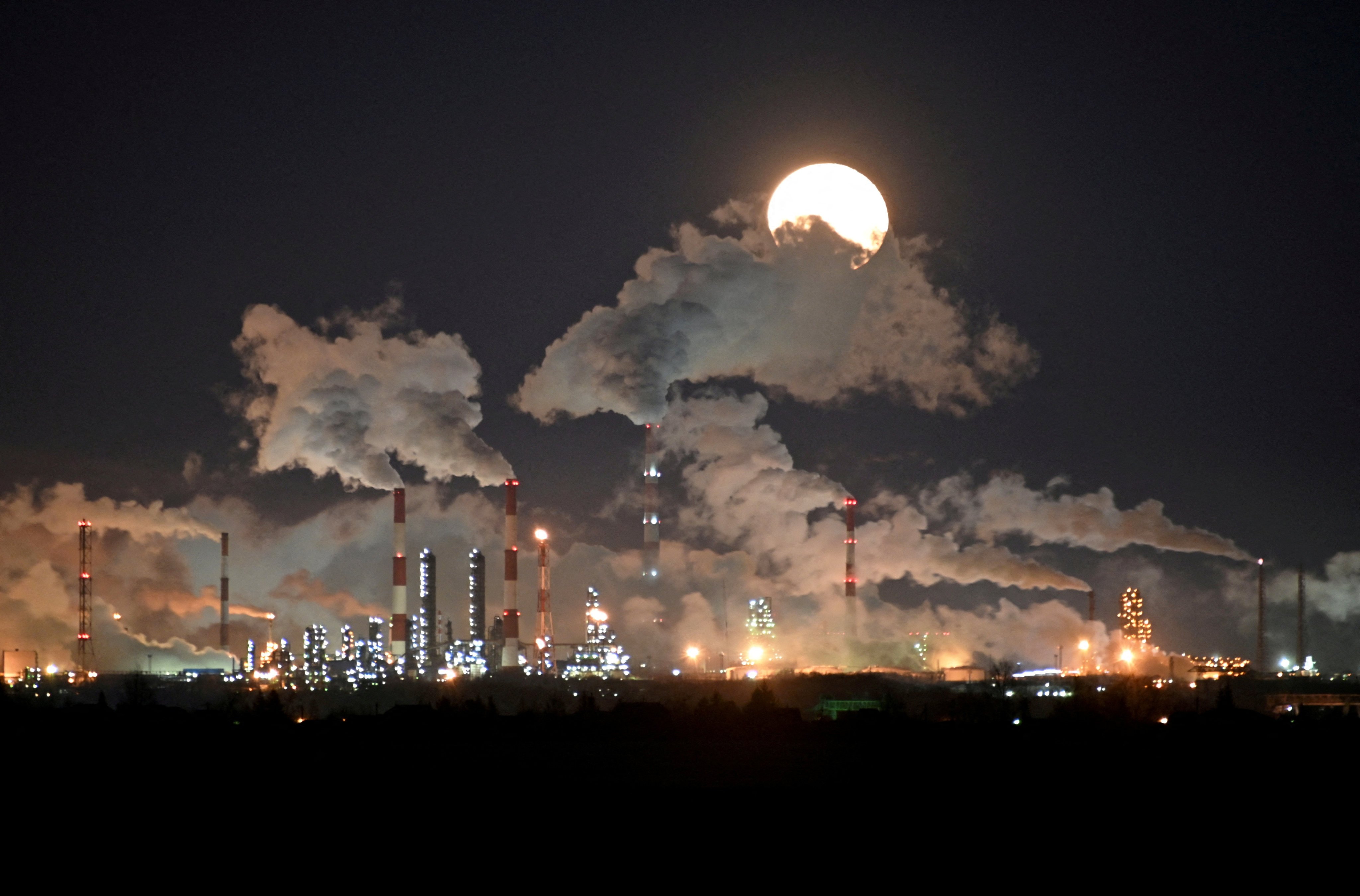 A Gazprom Neft oil refinery in Omsk, Russia. Photo: Reuters