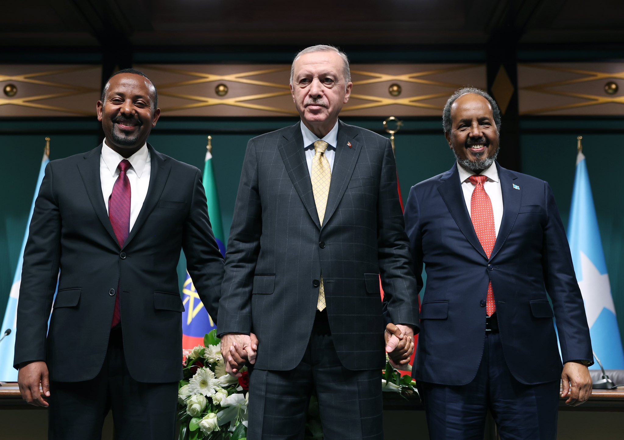 Turkish President Tayyip Erdogan (centre) poses with Somali President Hassan Sheikh Mohamud (right) and Ethiopian Prime Minister Abiy Ahmed, following a press conference at the Presidential Complex in Ankara, Turkey. Photo: dpa