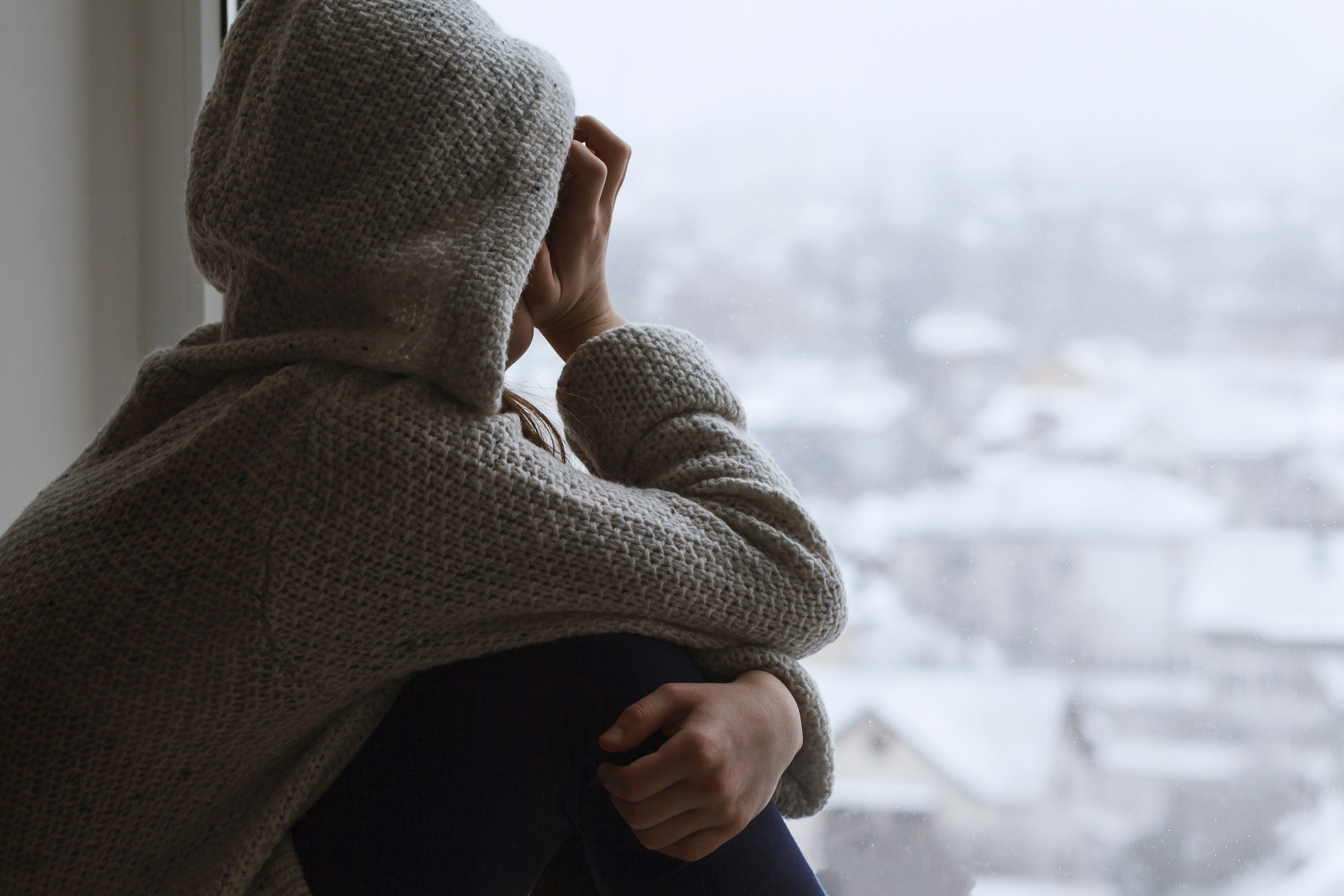 Winter blues may signal Seasonal Affective Disorder (SAD). Treatments include light therapy and talk therapy. Photo: Shutterstock 