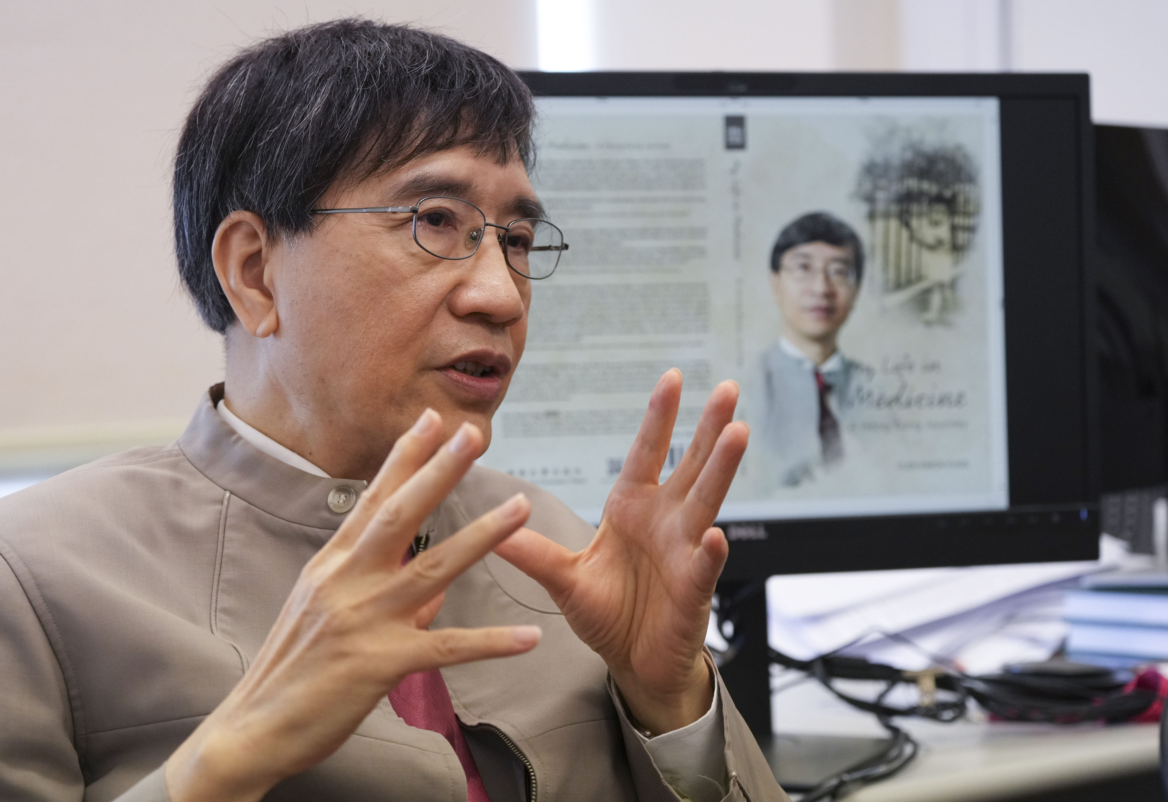 Professor Yuen Kwok-yung and five other medical experts have penned an open letter to the finance minister. Photo: May Tse