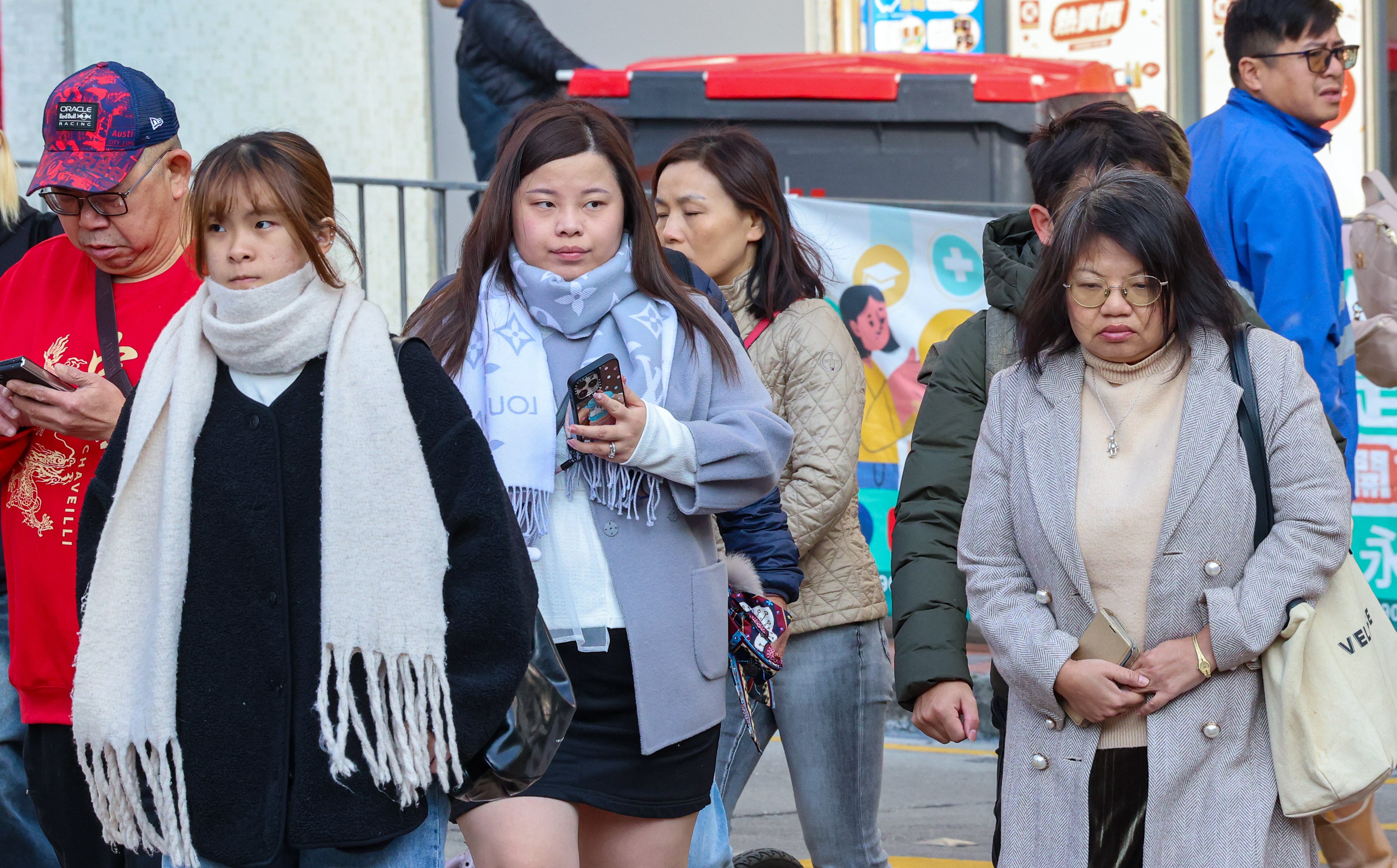 Pedestrians dressed up for the cold in Lok Fu. Photo: Jelly Tse