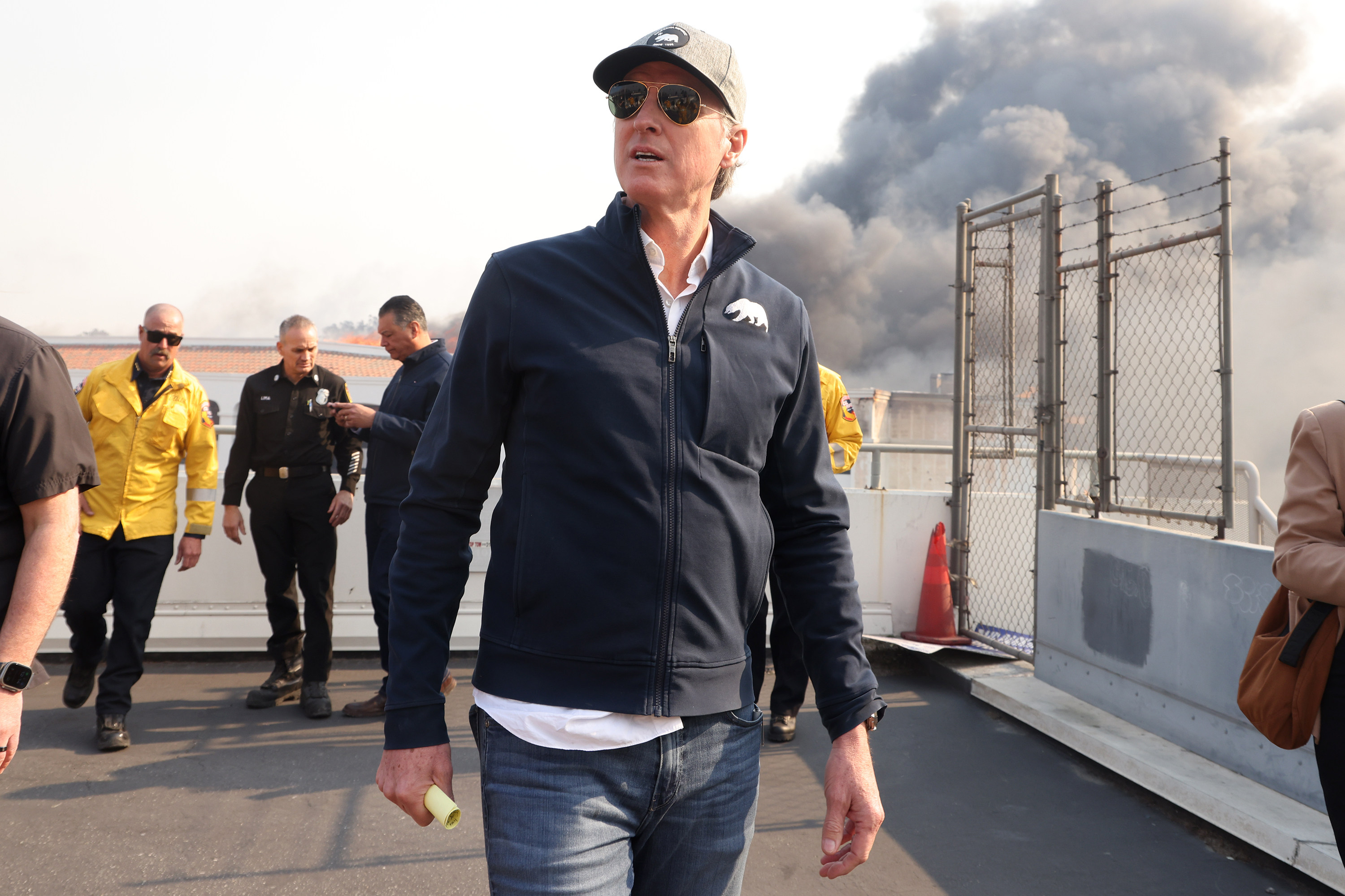 California Governor Gavin Newsom tours Pacific Palisades. Photo: Jonathan Alcorn/ZUMA Press Wire/dpa