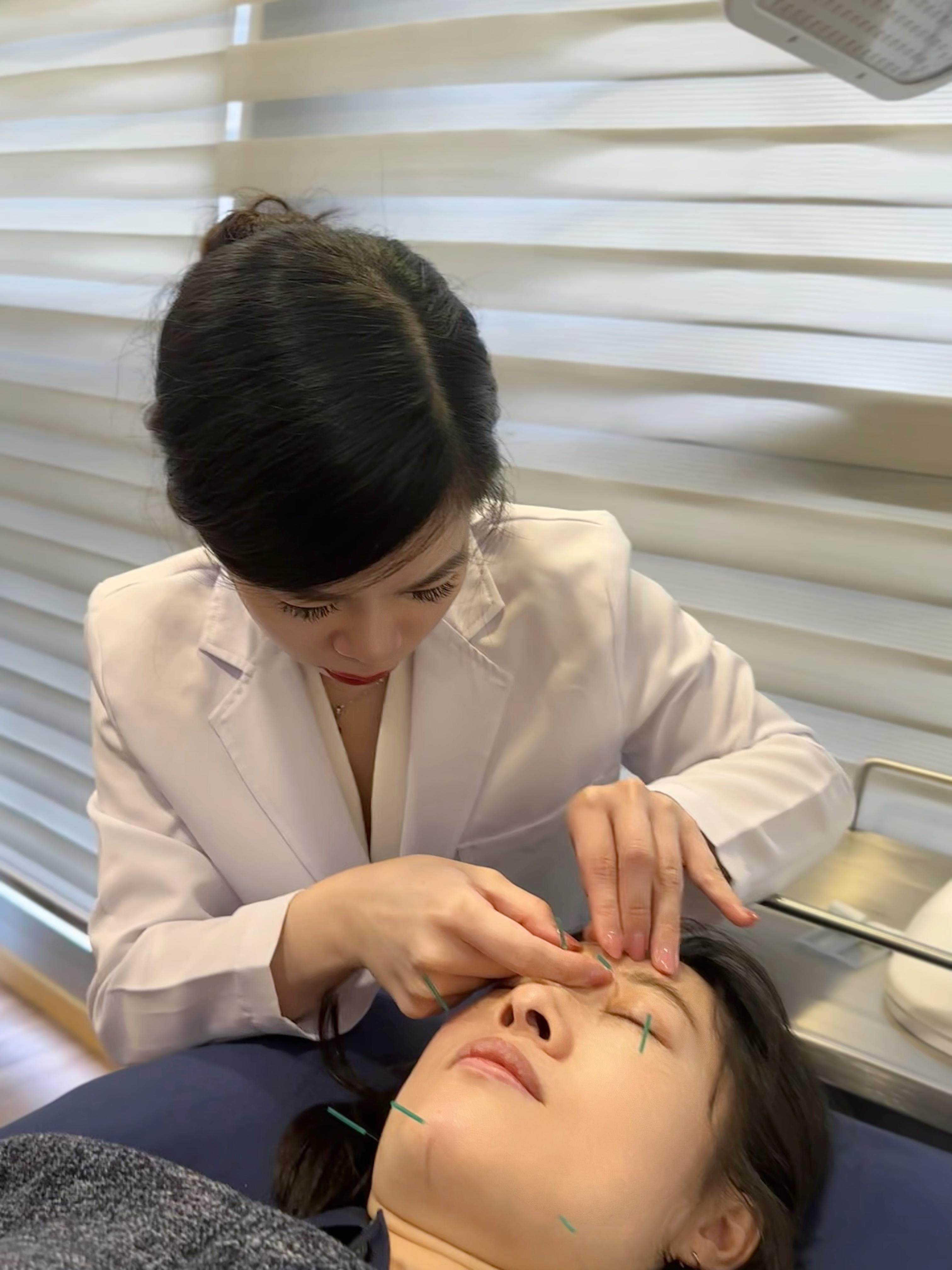 TCM practitioner Elizabeth Yau gives a patient facial acupuncture. Acupuncture has become a common TCM treatment. Photo: Elizabeth Yau