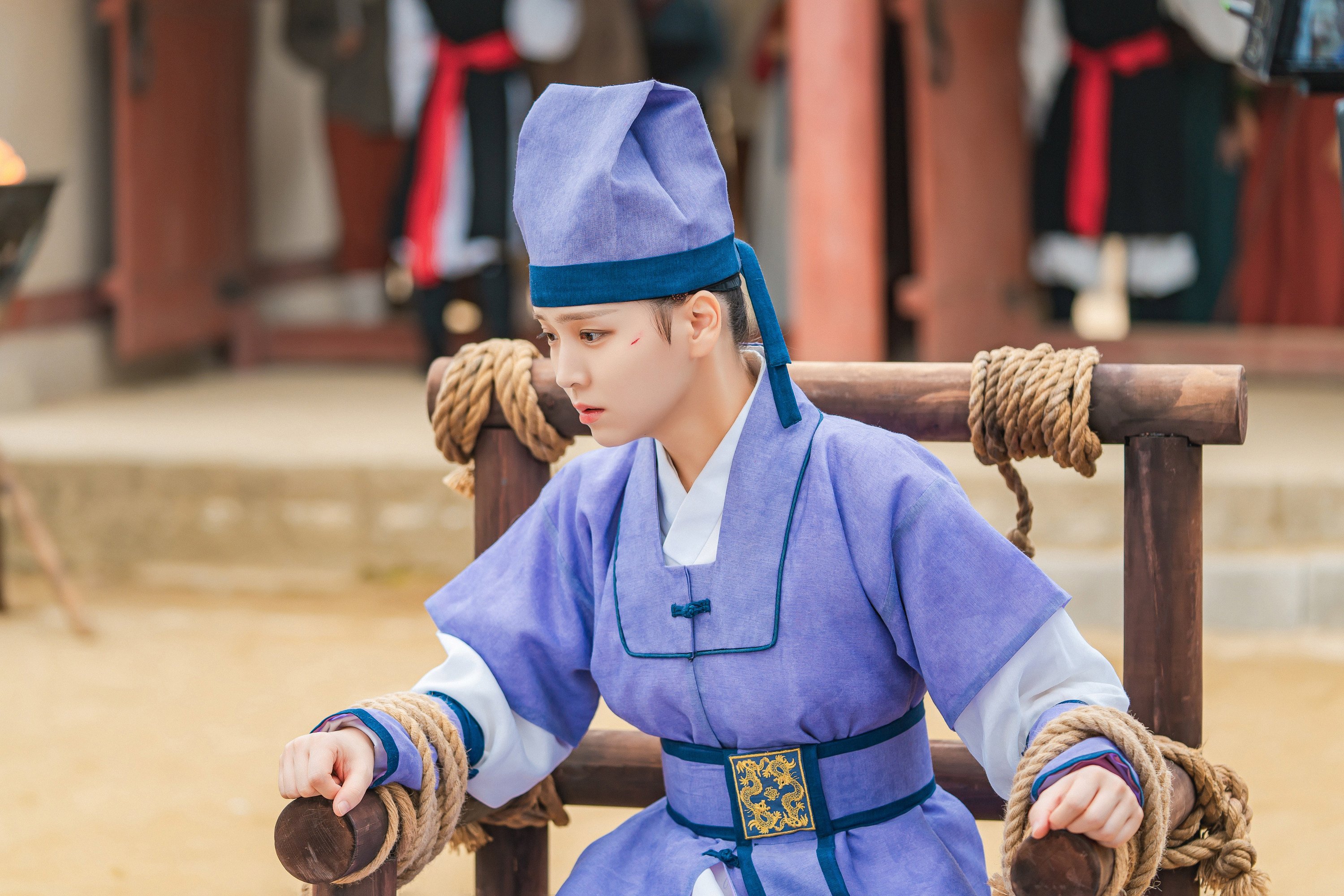 Kim Ji-eun as hotel trainee Hong Deok-soo in a still from Netflix period K-drama Check-in Hanyang. Bae In-hyuk, Jung Gun-joo and Park Jae-chan co-star.