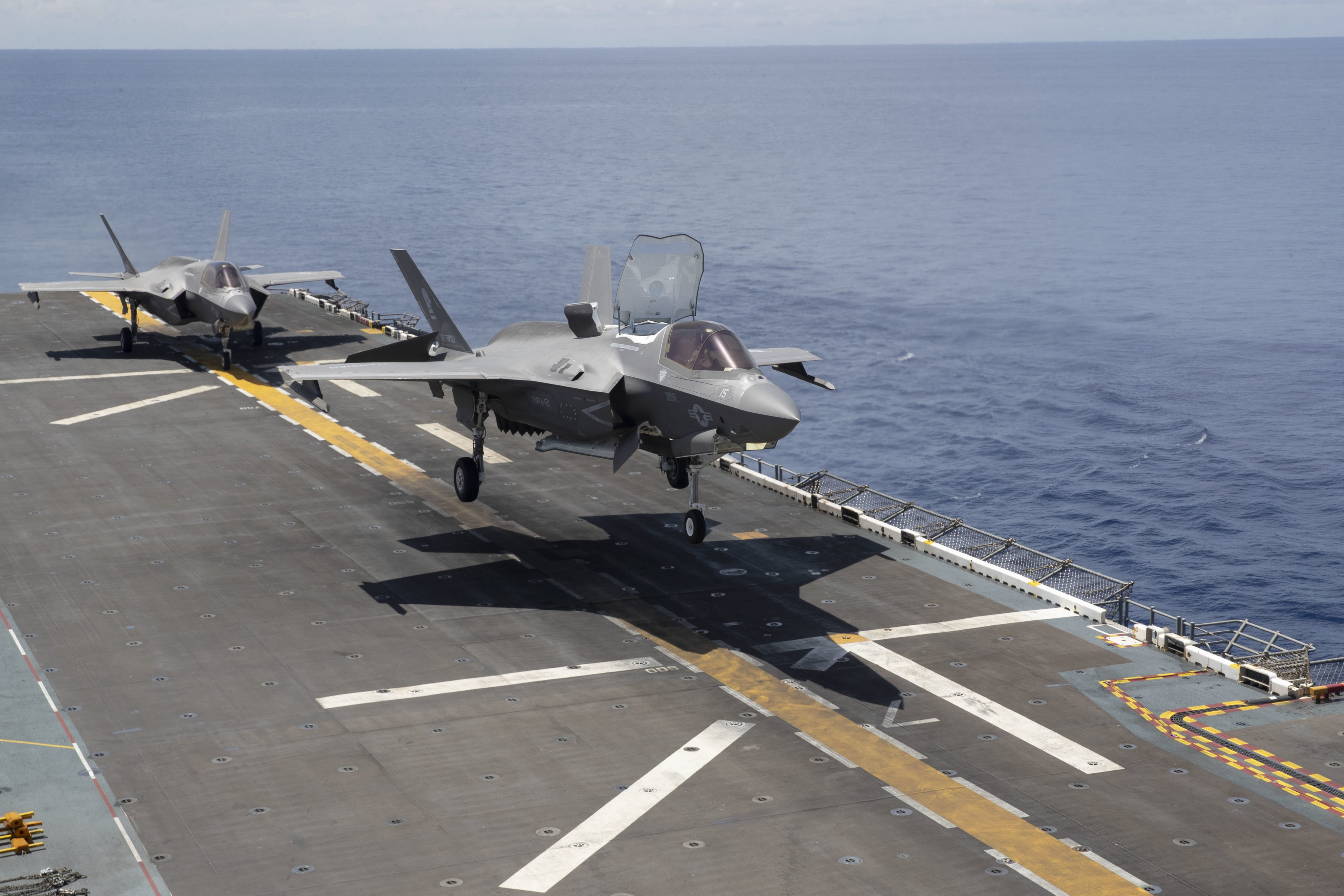 An F-35B Lightning II aircraft lands aboard a US aircraft carrier. Photo: US Navy