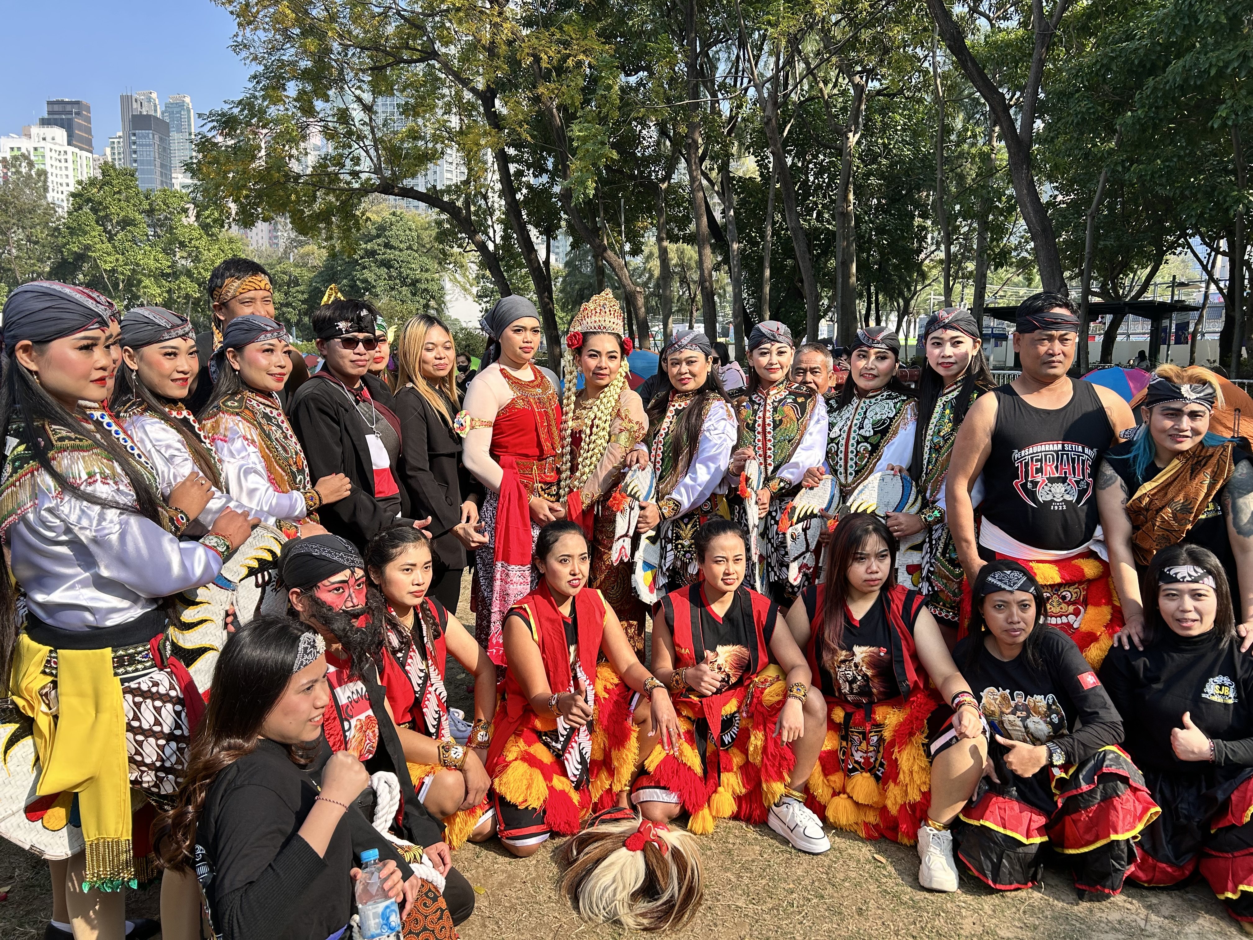 The dancers of Singo Wiromo dress for a performance in Victoria Park. Photo: Kathryn Giordano