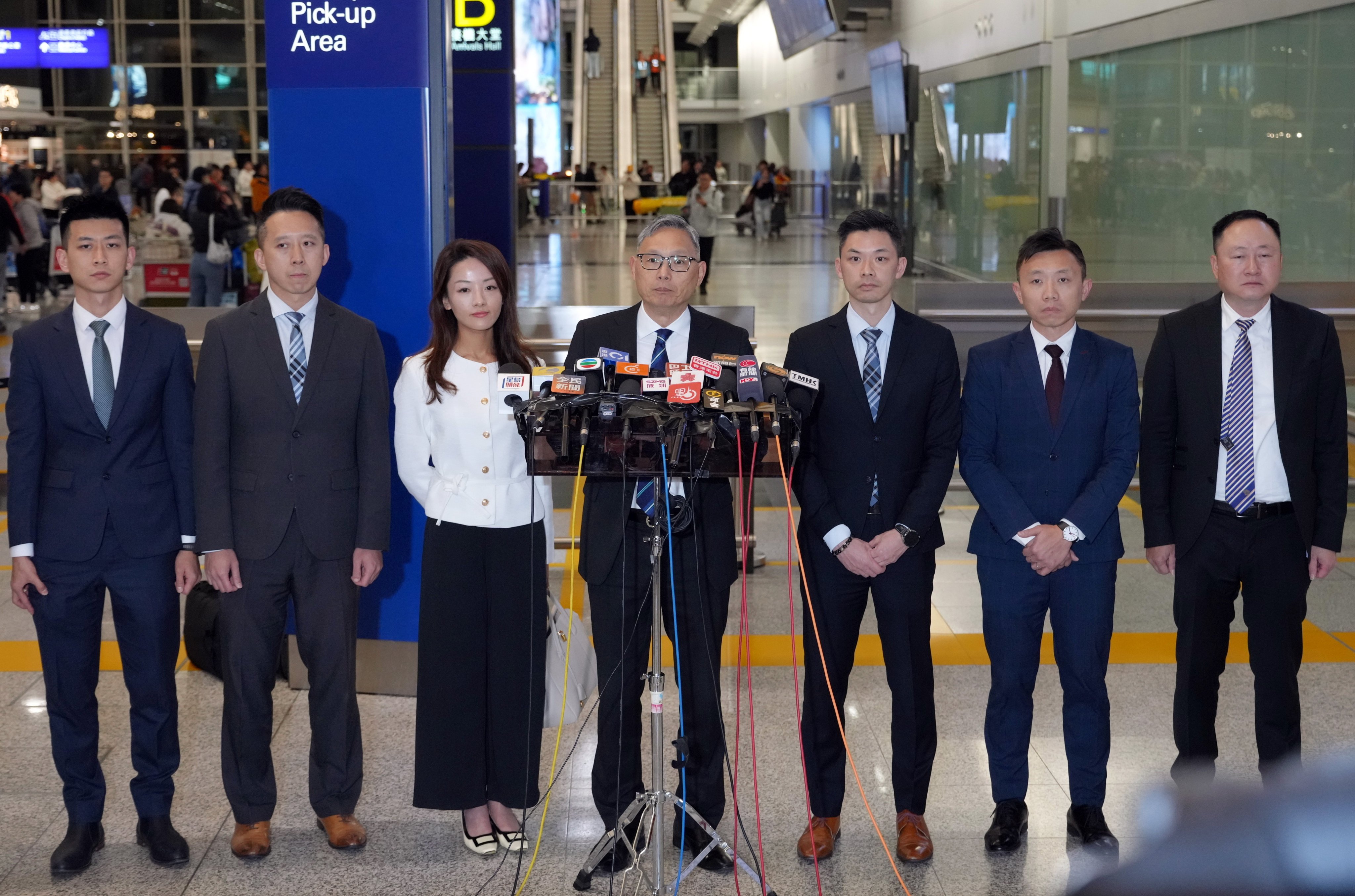 Undersecretary for Security Michael Cheuk (centre) and the task force returned to Hong Kong from Bangkok on Tuesday night. Photo: SCMP