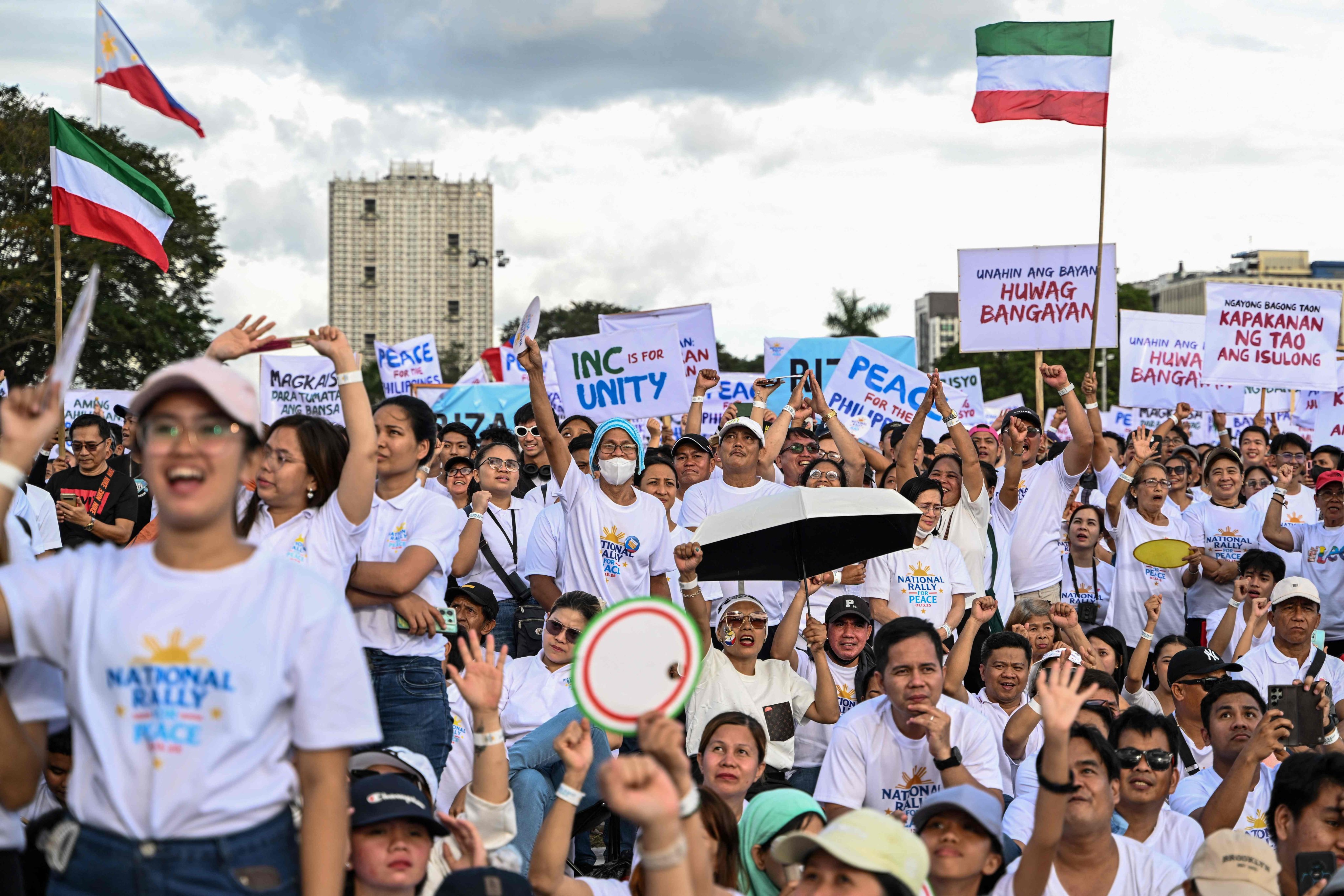 Members of the influential religious sect Iglesia ni Cristo attend a rally to oppose calls to unseat Sara Duterte in Manila on January 13. Photo: AFP