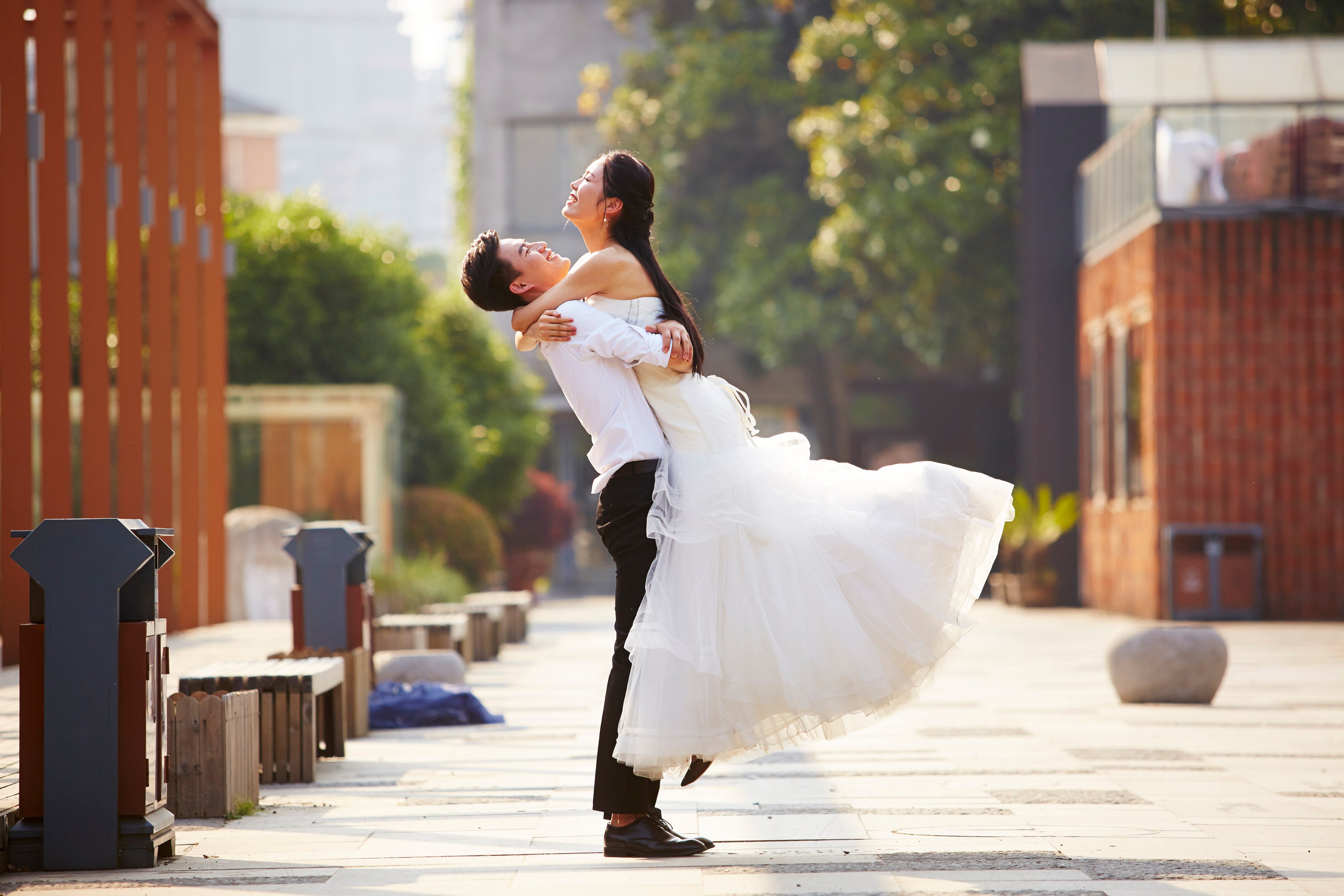 Chinese couples have been amongst the most eager in Asia to adopt Western wedding fashion, but some are pushing back now by marrying in hanfu, the traditional clothing of Han Chinese. Photo: Getty Images/iStockphoto