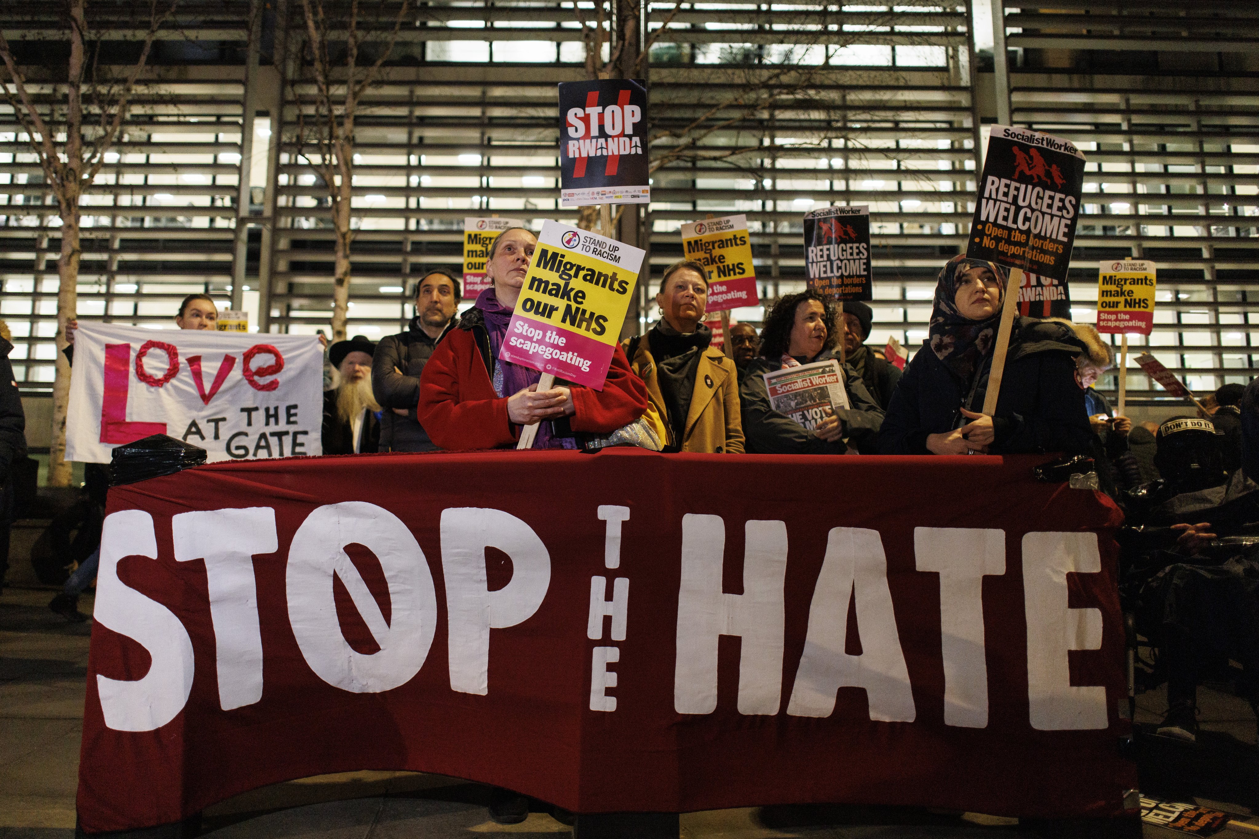 Activists protest against the UK government’s immigration policies during International Migrants Day in London, England, on December 18, 2023. Photo: EPA-EFE