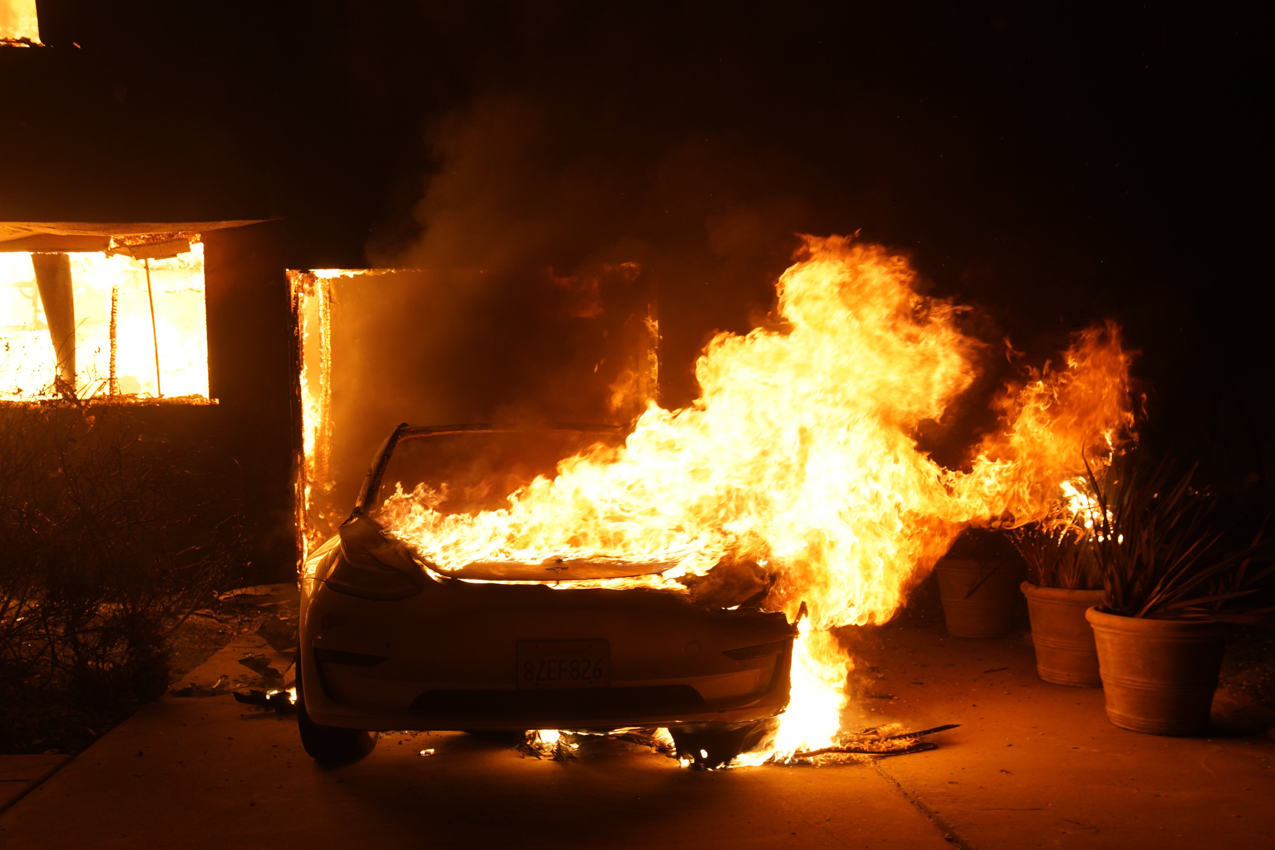 A Tesla is destroyed due to the Palisades Fire on January 8. Photo: Michael Ho Wai Lee/SOPA Images via ZUMA Press Wire/dpa