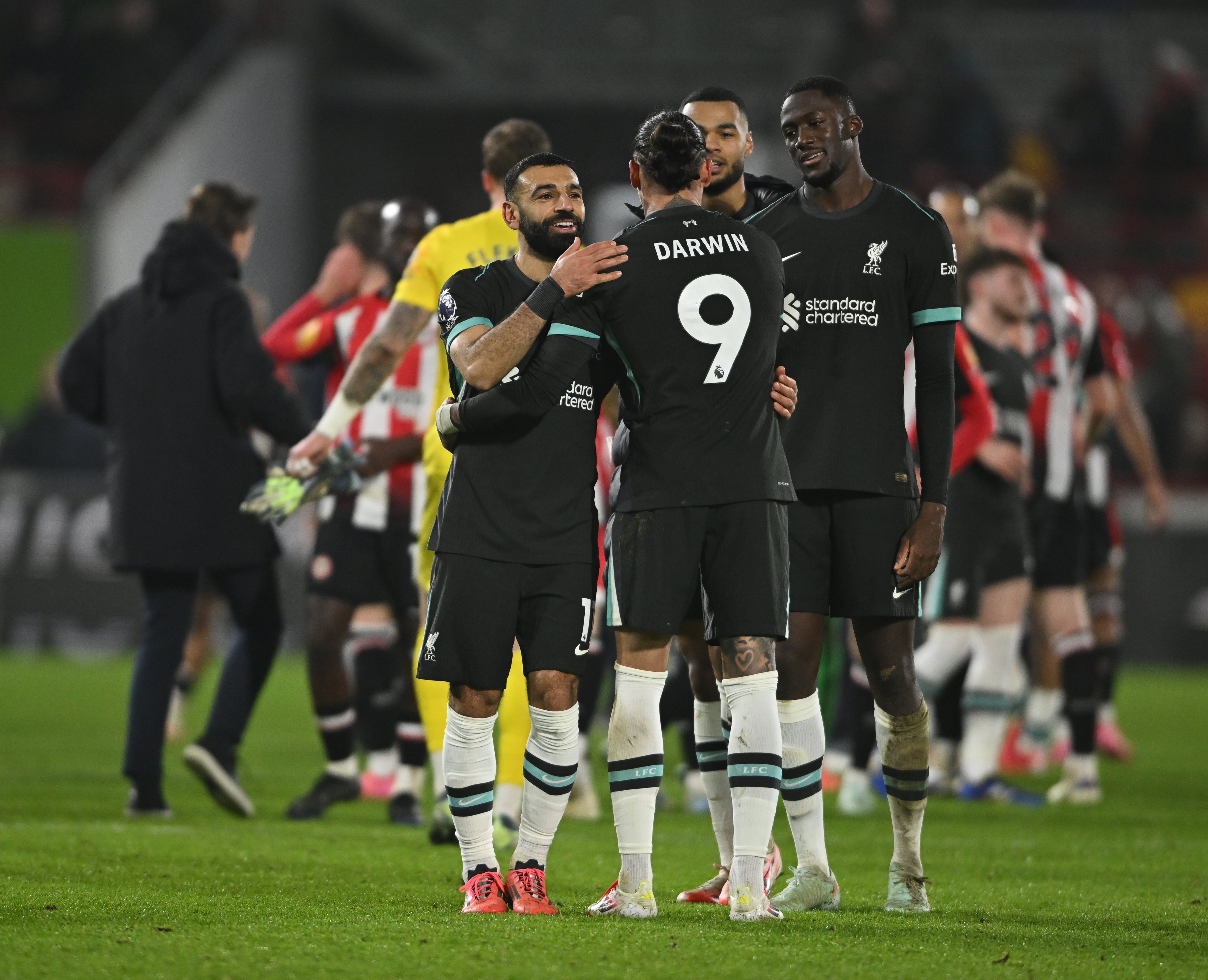 Darwin Nunez celebrates with his Liverpool teammates after his late double earned his side a dramatic victory over Brentford. Photo: EPA