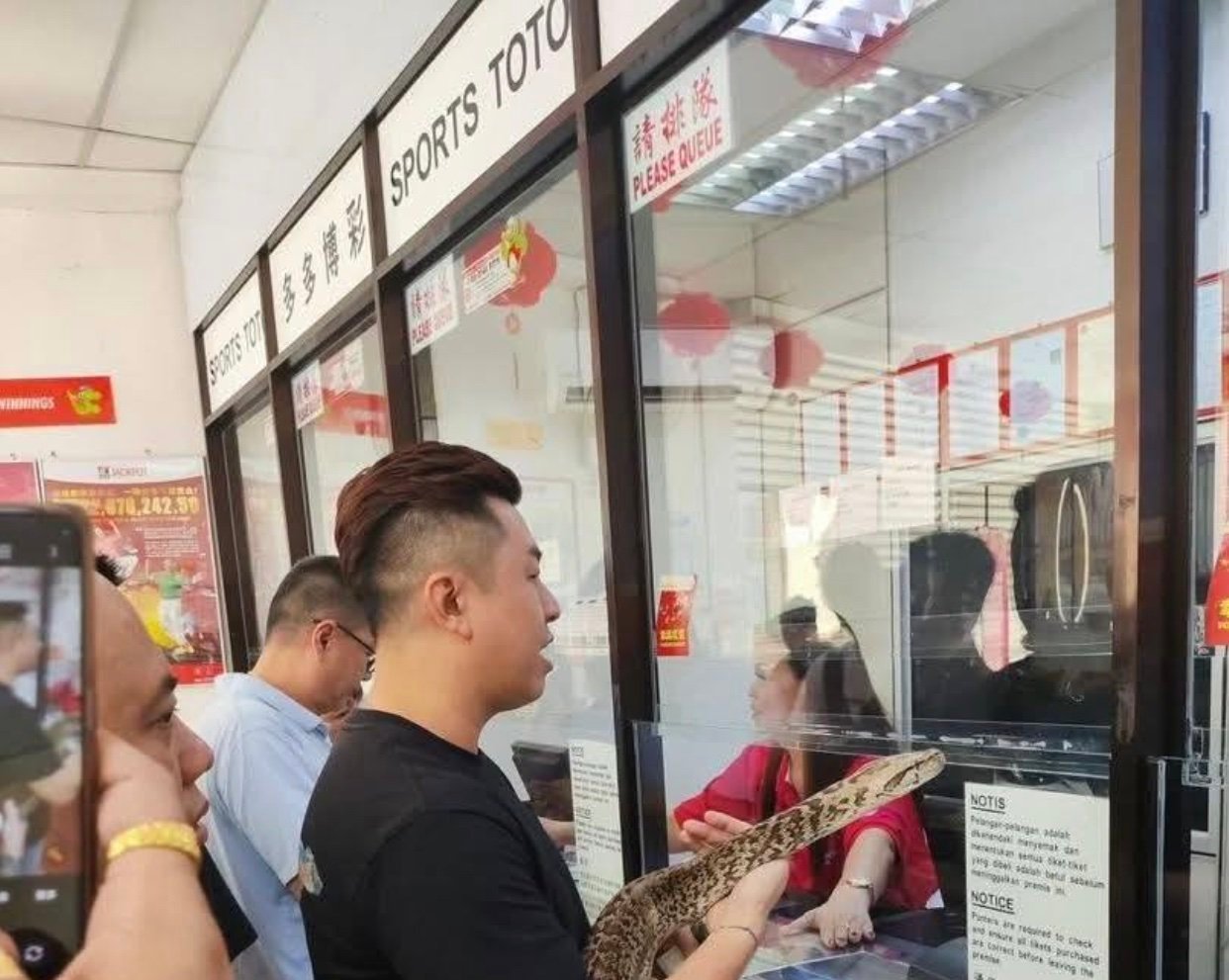 A man shows up at a Sports Toto shop in Kuching, Malaysia, over the weekend to place a bet to win a record US$27.7 million jackpot. Photo: The Daily News Zone/Facebook