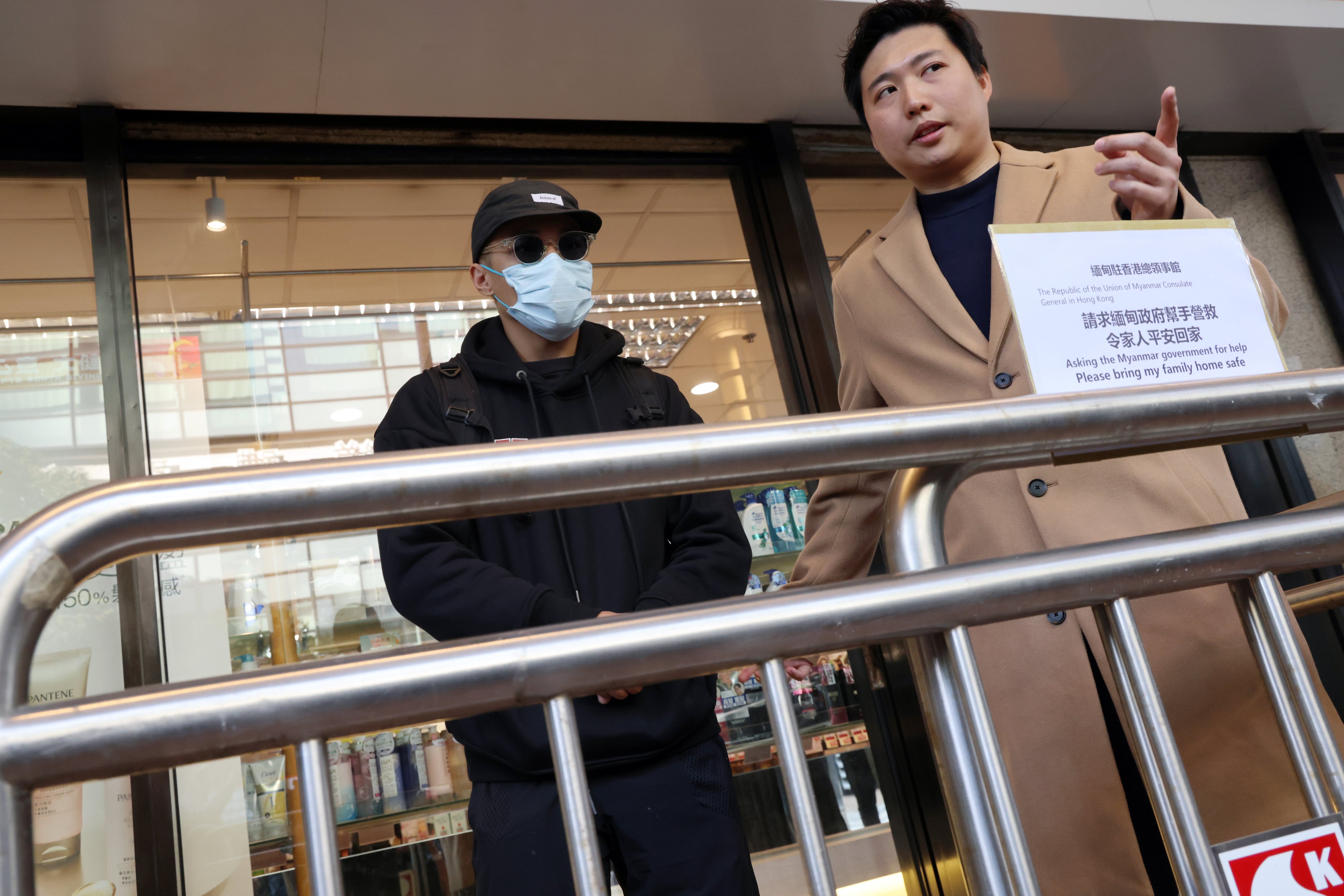 A family member of a kidnapped victim is accompanied by former District Councillor Andy Yu (right) to petition for help. Photo: Jelly Tse