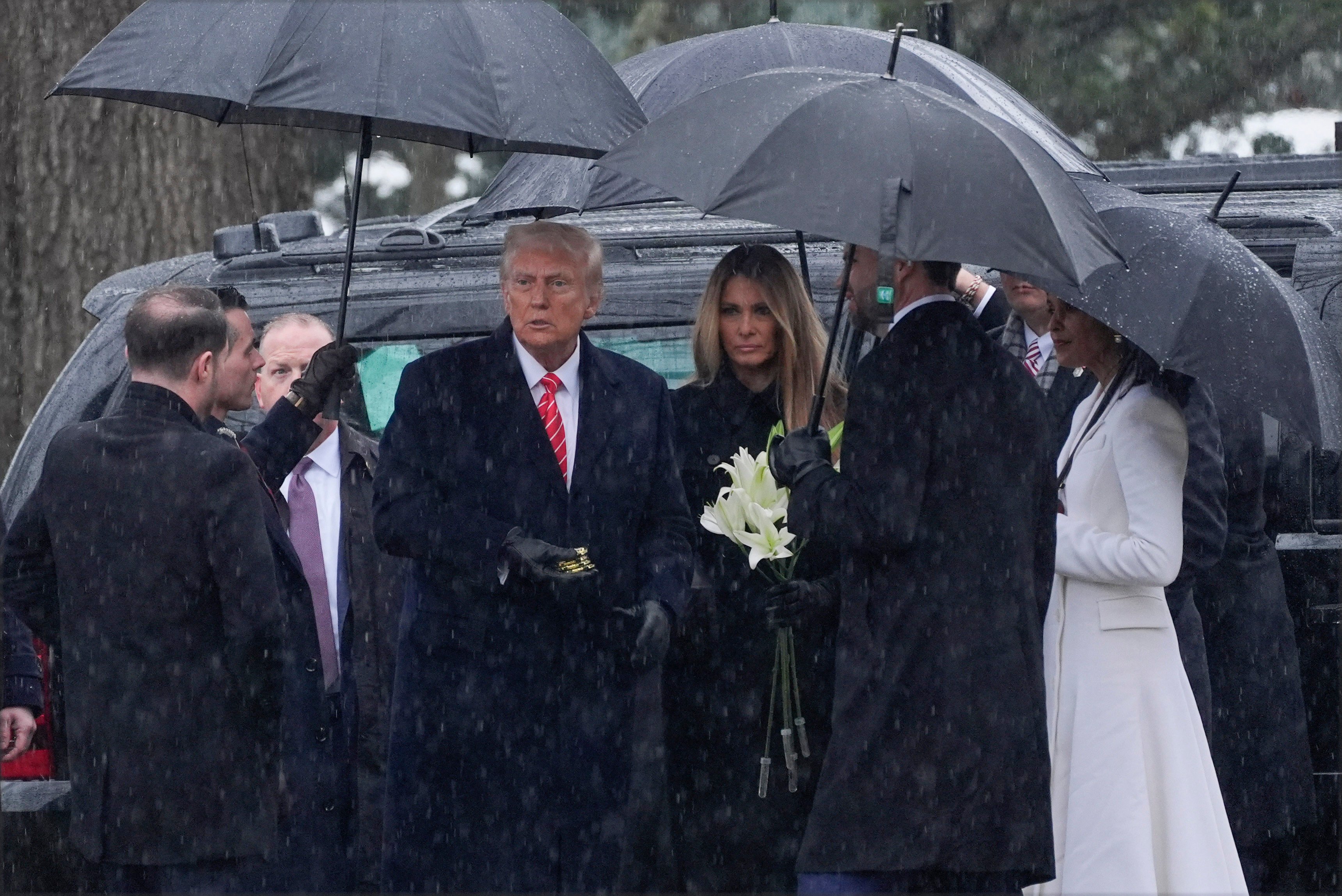 US president-elect Donald Trump and his wife Melania visit the Arlington National Cemetery in Virginia on Sunday. Photo: AP Photo