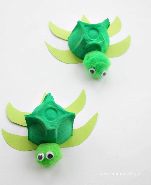 Make these cute fuzzy turtles with items you have at home. Photo: Pinterest/Emma Owl