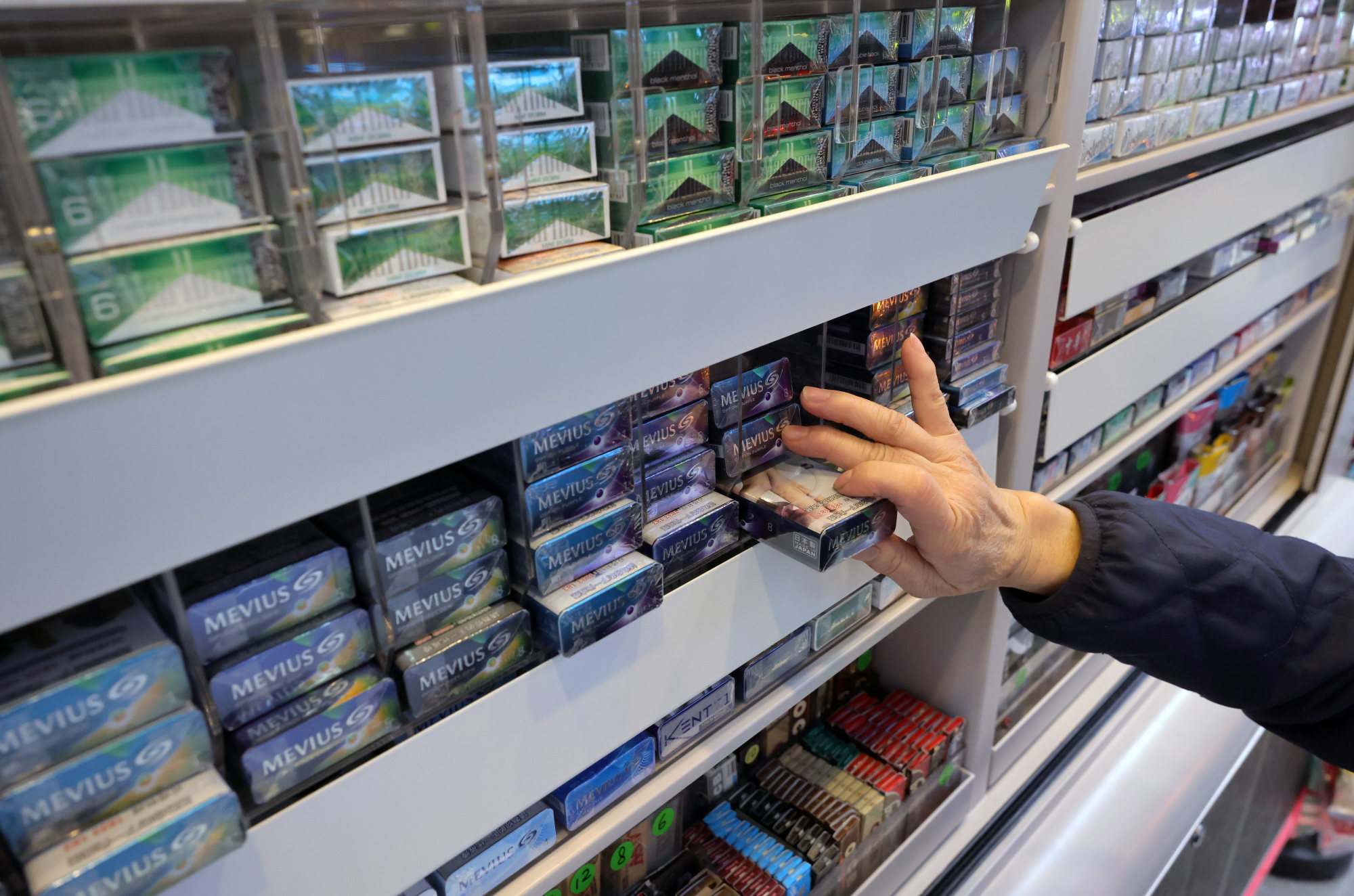 Hong Kong ban on e-cigarette cartridges expected to start in mid-2026
