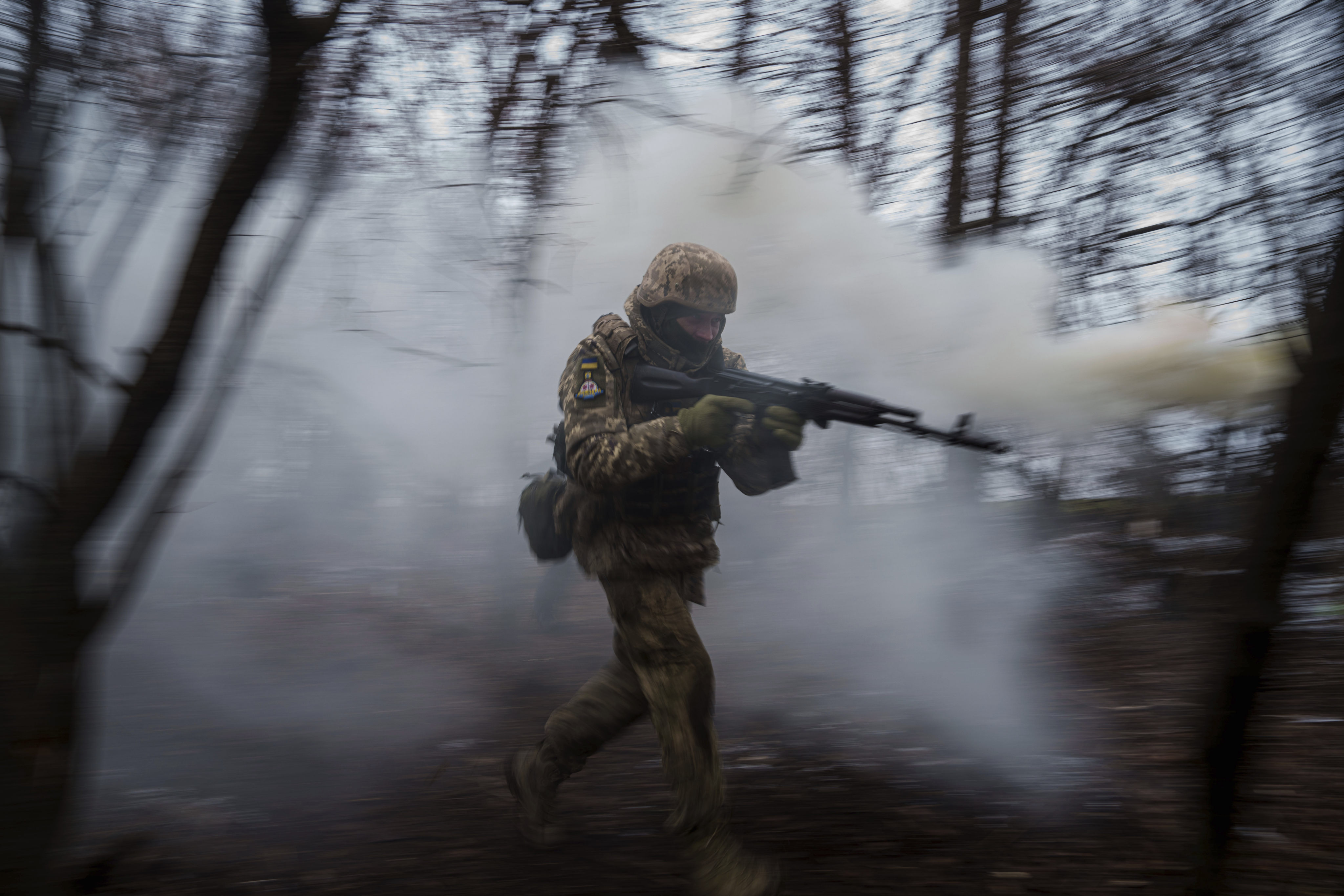 A Ukrainian serviceman trains near the front line in Donetsk region, Ukraine. Photo: AP