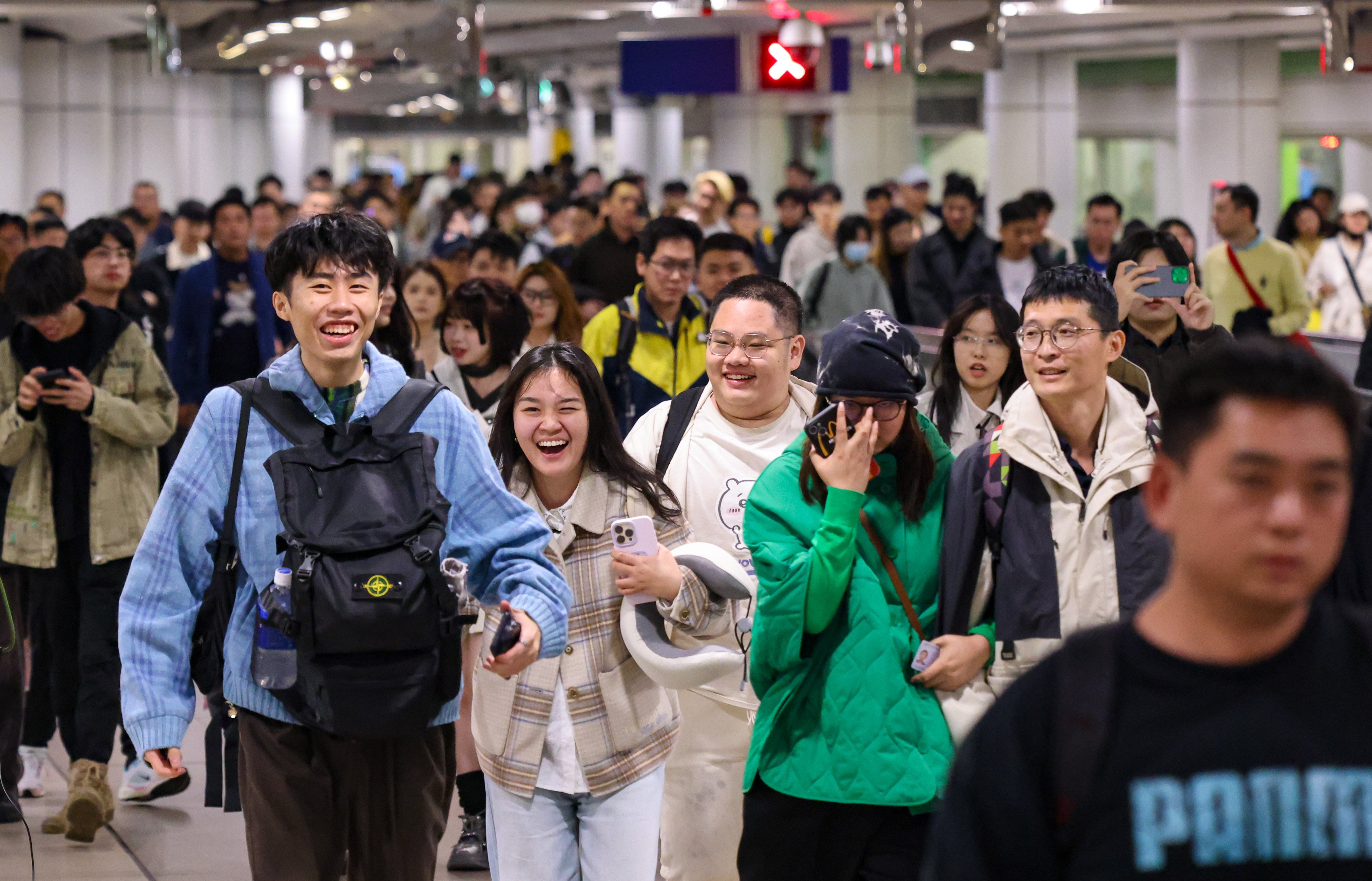 Passengers return to the mainland via Lo Wu Control Point on New Year’s Day. Photo: Nora Tam